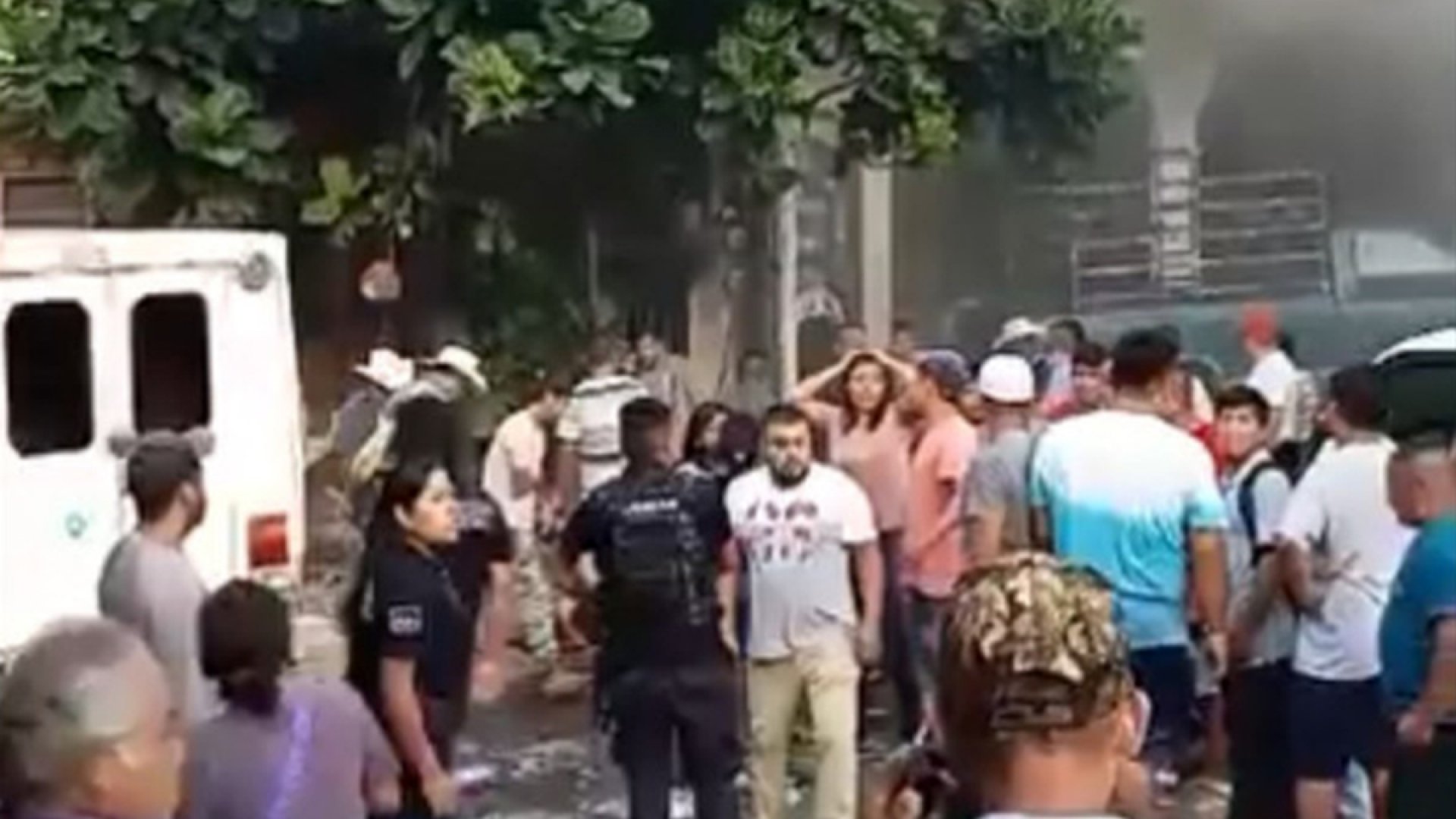 Deja 2 muertos y 8 heridos explosión en cantina de Hidalgo