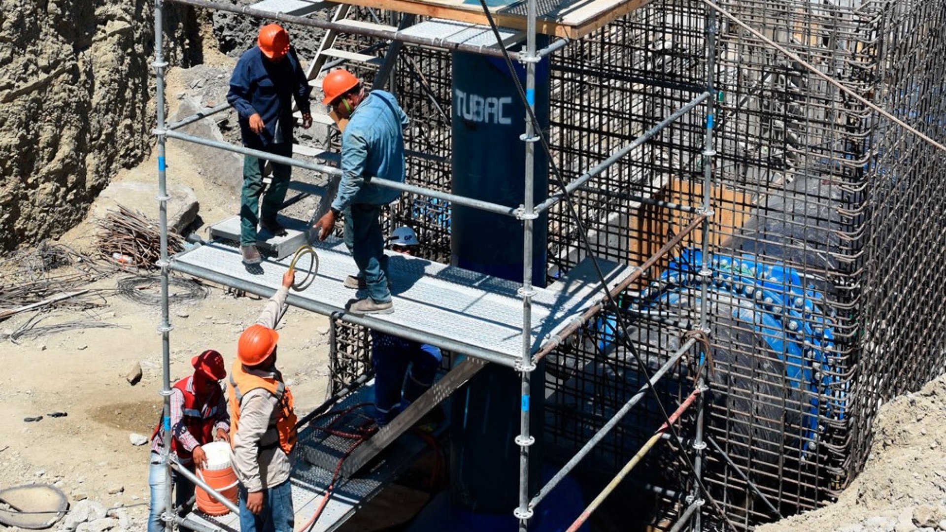 Admite Conagua rezago en acueducto El Cuchillo 2