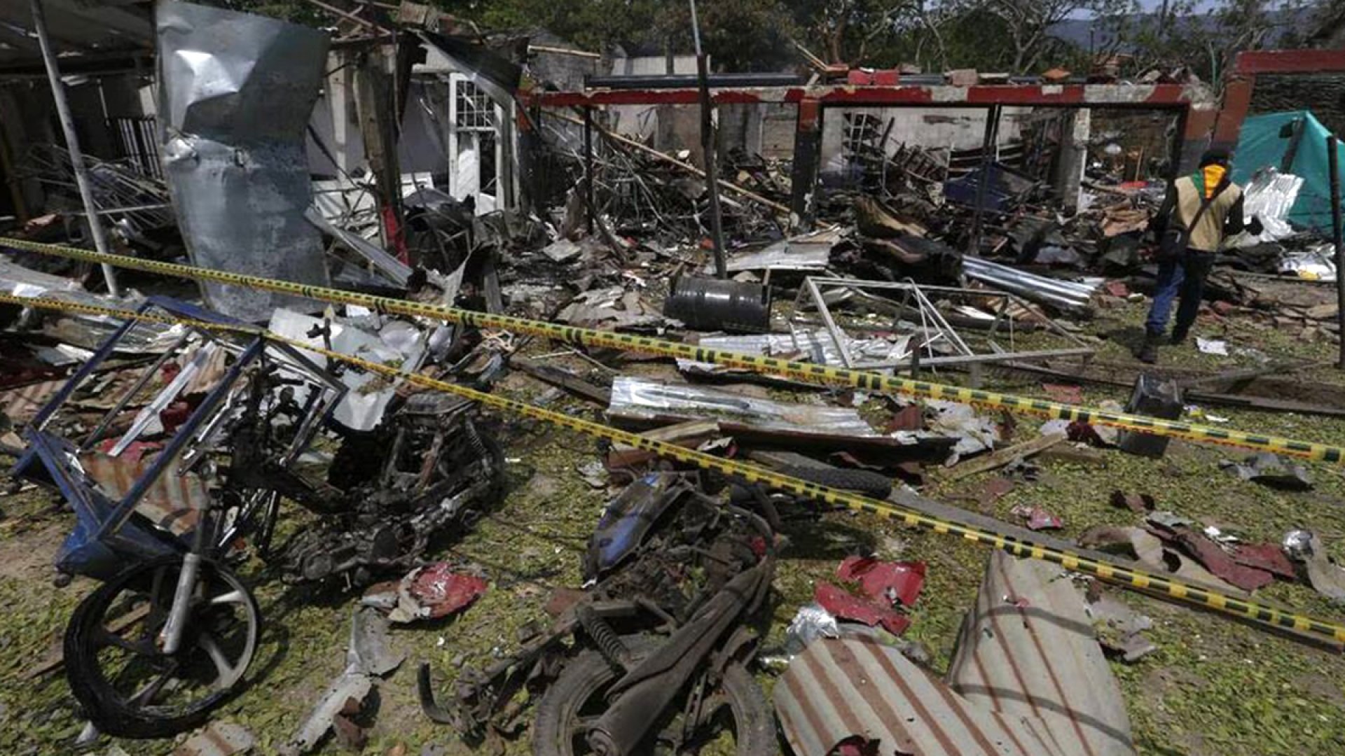 Coche bomba explota en Colombia; deja dos muertos, dos heridos y a una comunidad atemorizada