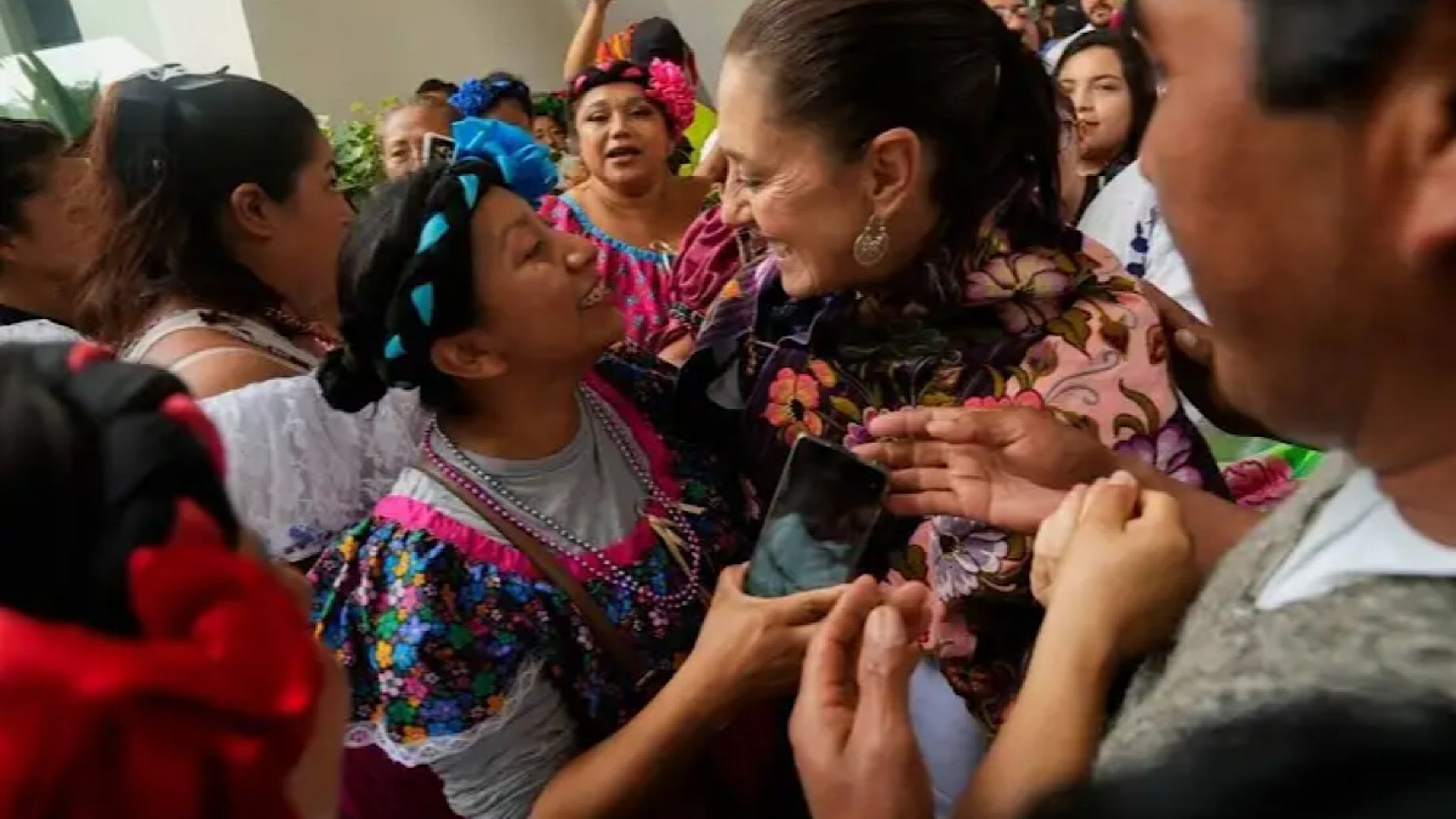 ‘Nosotros no plagiamos’, dice Sheinbaum a Xóchitl