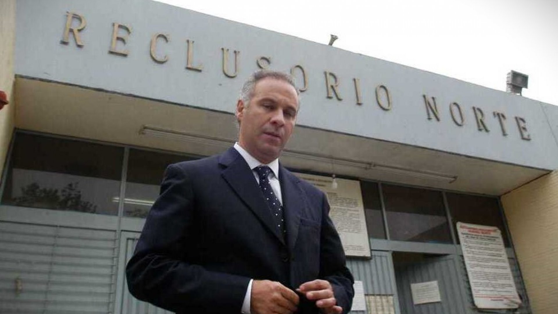 Liberan a Juan Collado; usará brazalete