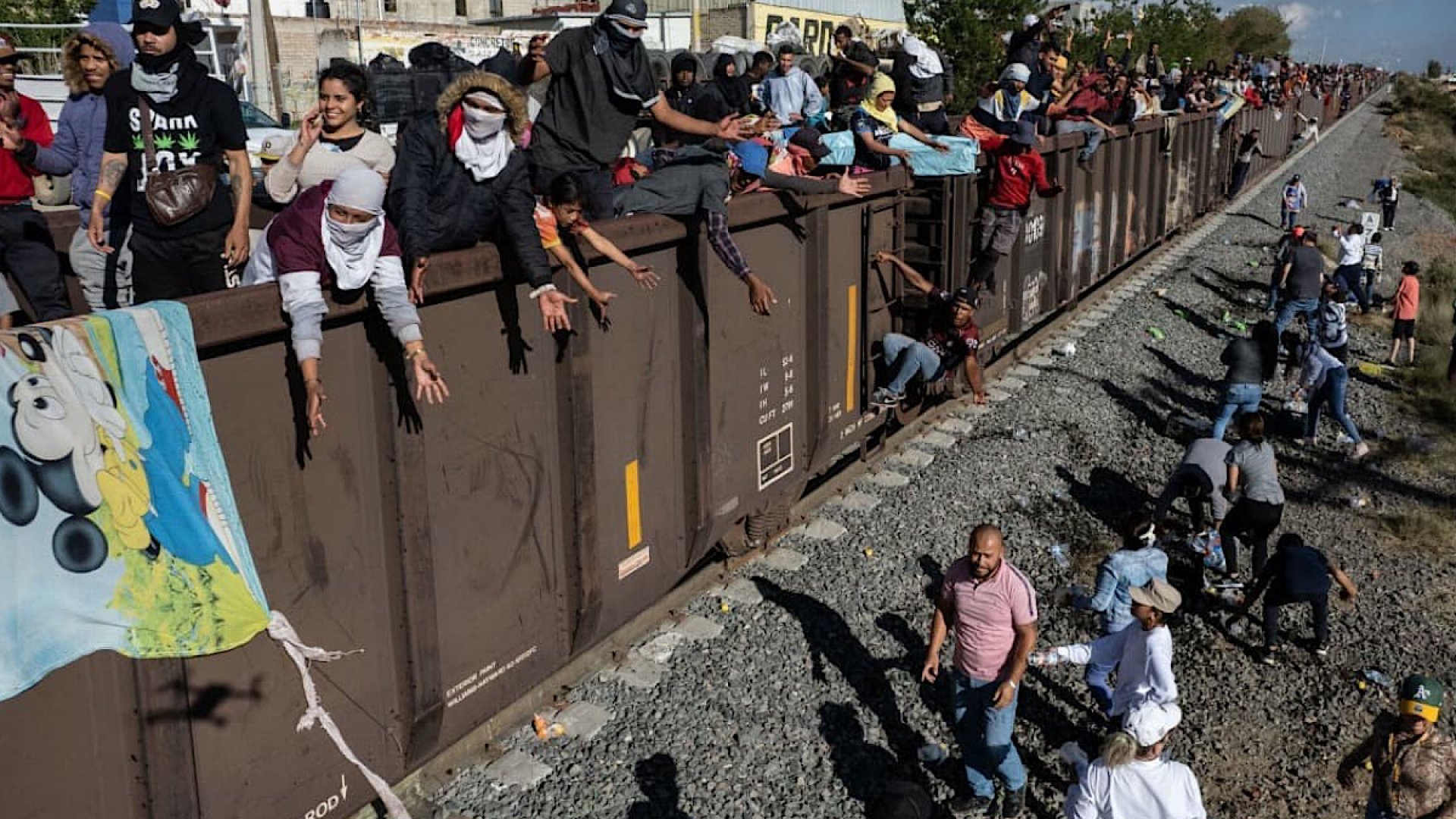 Ferromex y Migración acuerdan acciones para evitar que migrantes aborden trenes