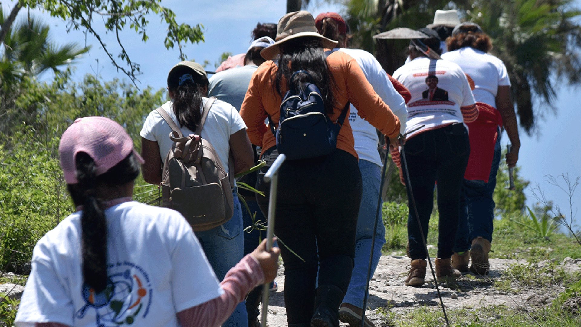 Madres buscadoras instalan plantón en cerro de Acapulco