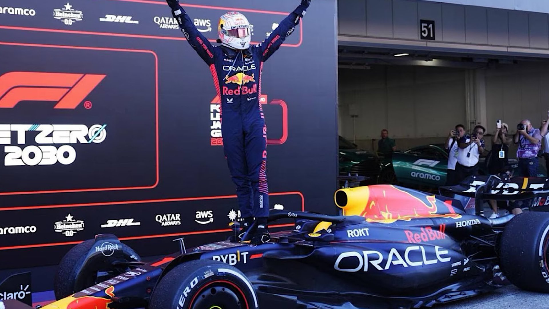 Verstappen da bicampeonato a Red Bull en pésima carrera de ‘Checo’ Pérez