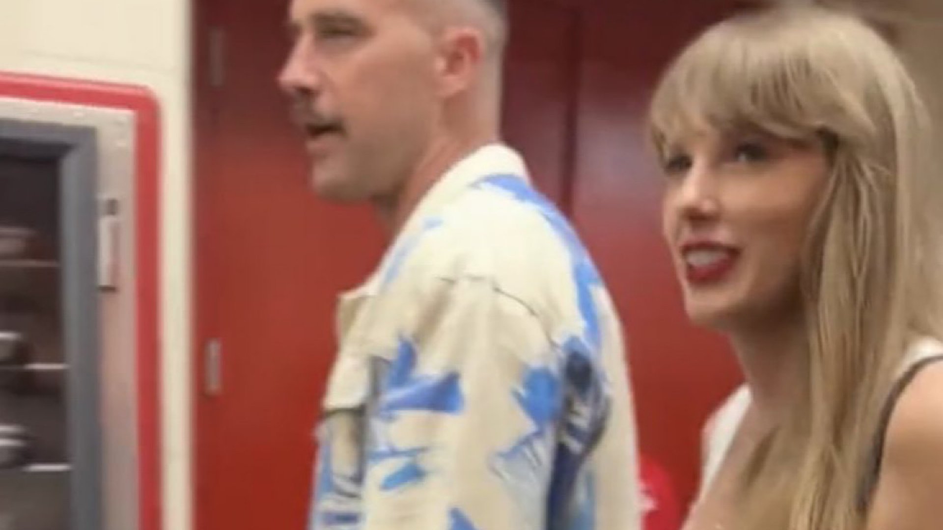 ¿Historia de amor? Taylor Swift en Bears-Chiefs por invitación de Kelce