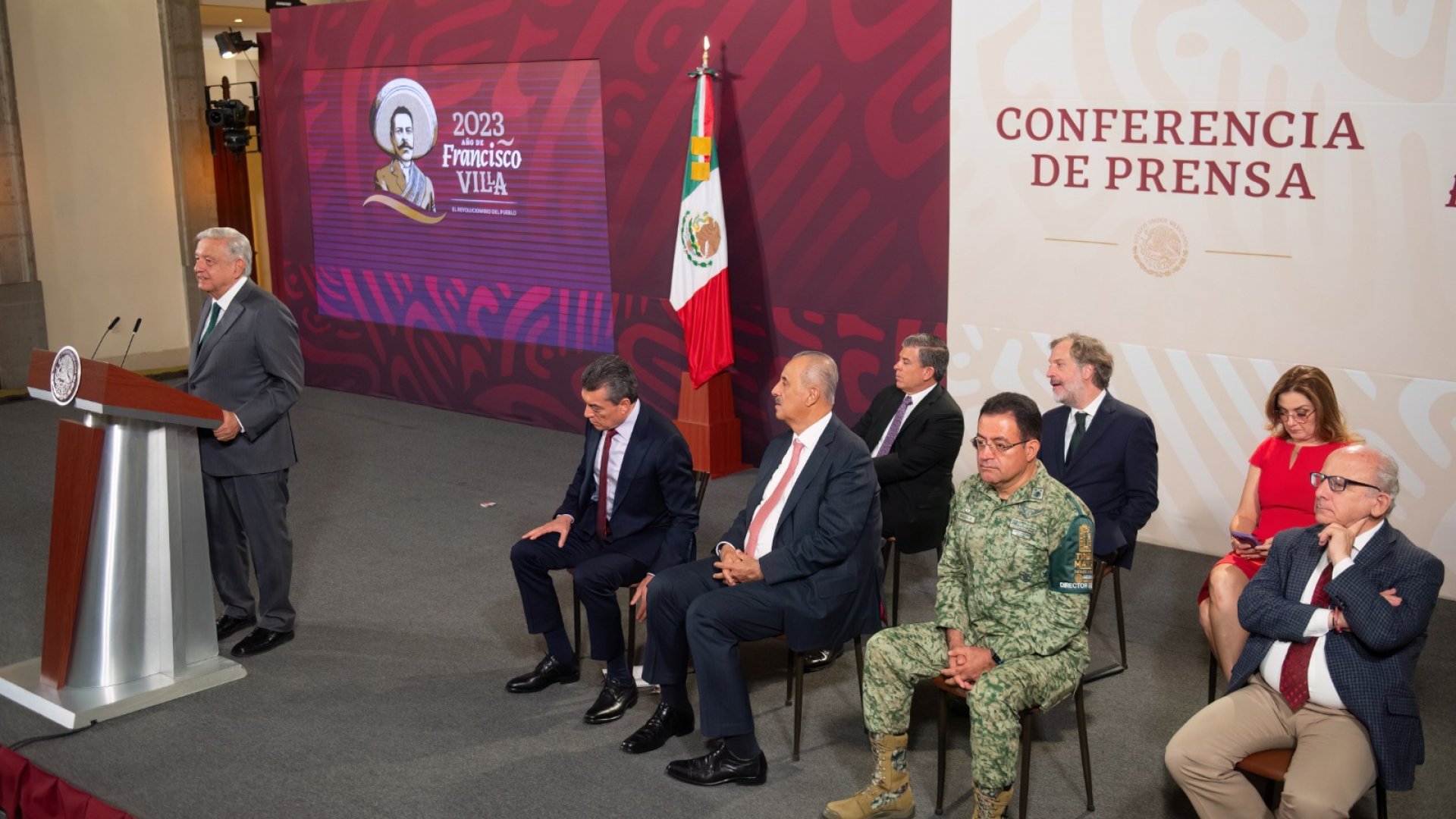 AMLO informa que Sedena contactó a Xóchitl Gálvez y Claudia Sheinbaum para ofrecerles protección