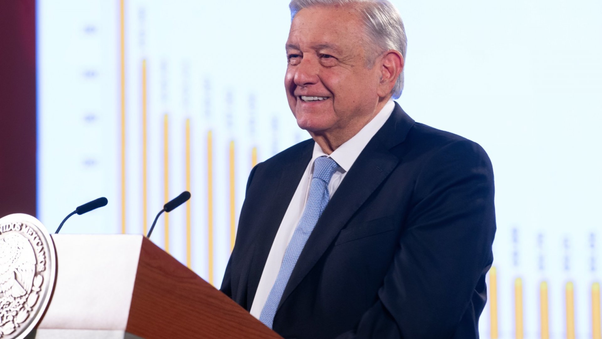 AMLO califica amparo contra la Ley de Industria Eléctrica como «un acto de traición a la patria»,