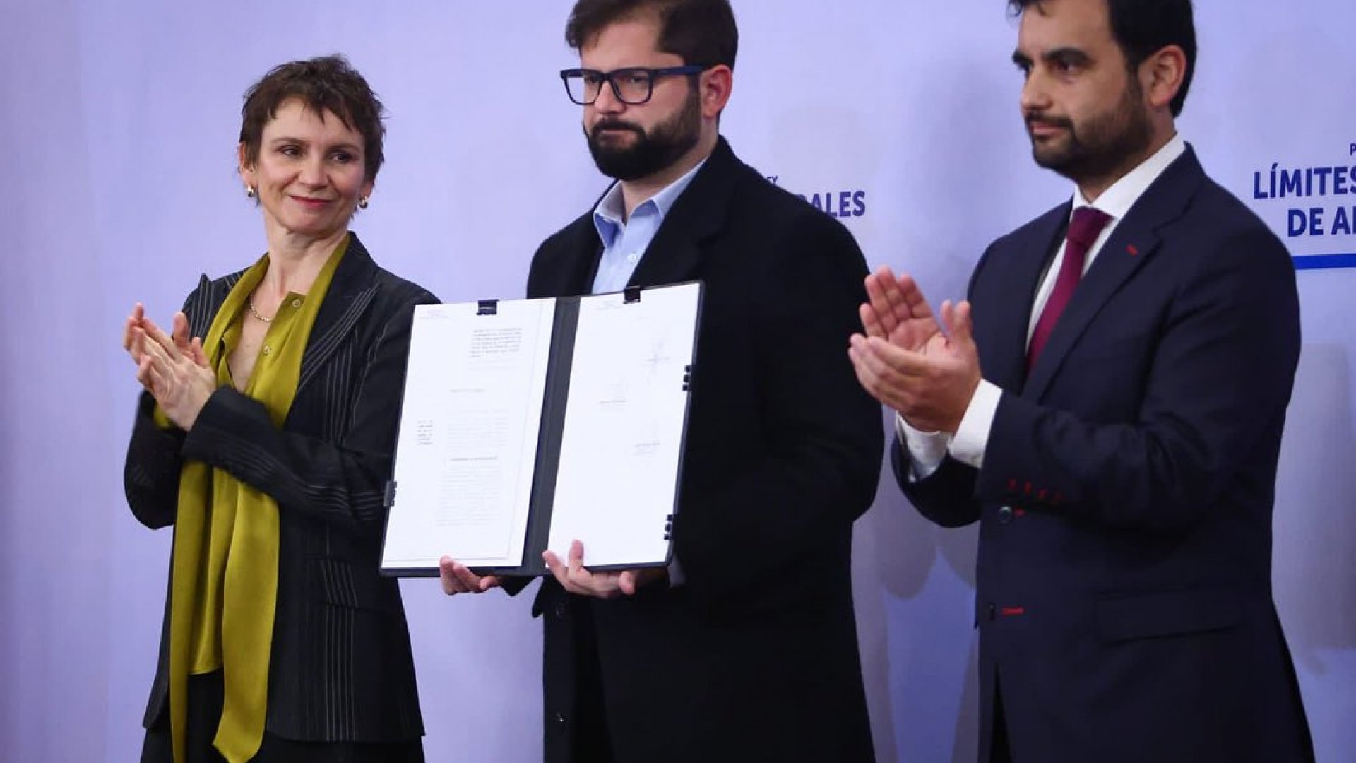 Busca Gabriel Boric, presidente de Chile, limitar los narcofunerales