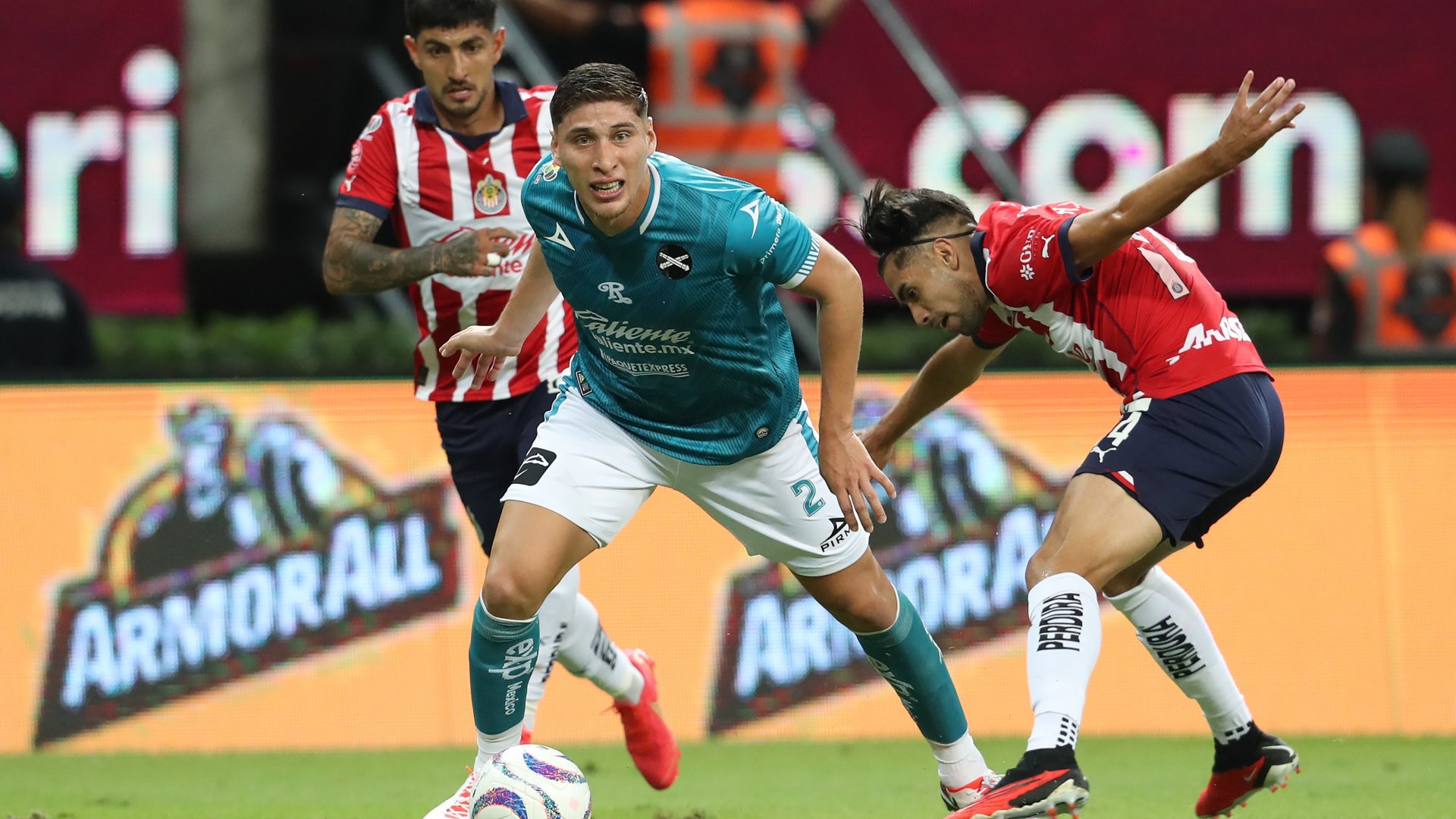 La crisis de Chivas: se quejan de alineación y pierden contra Mazatlán