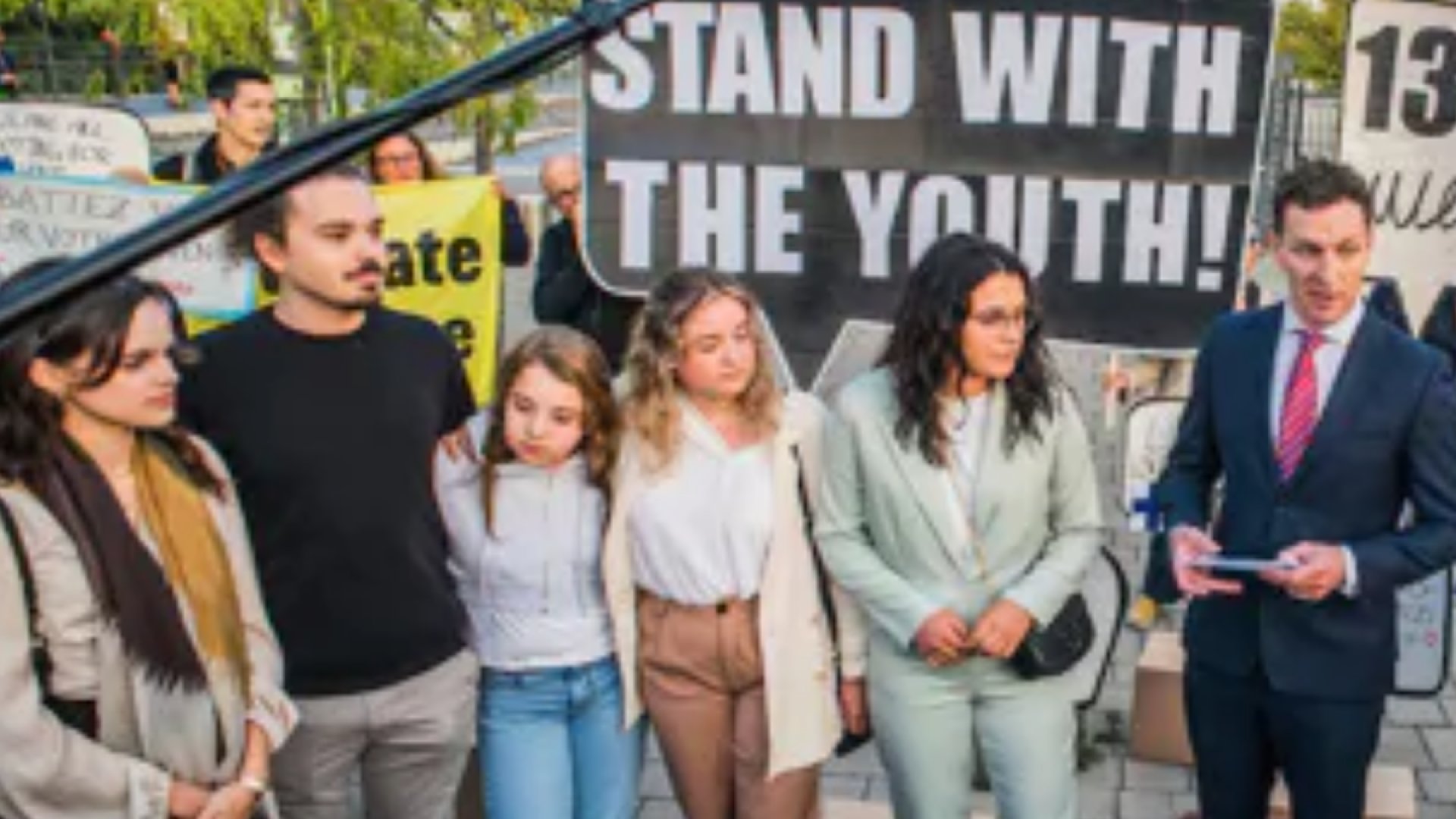 ¡David contra Goliat! Seis jóvenes contra Europa