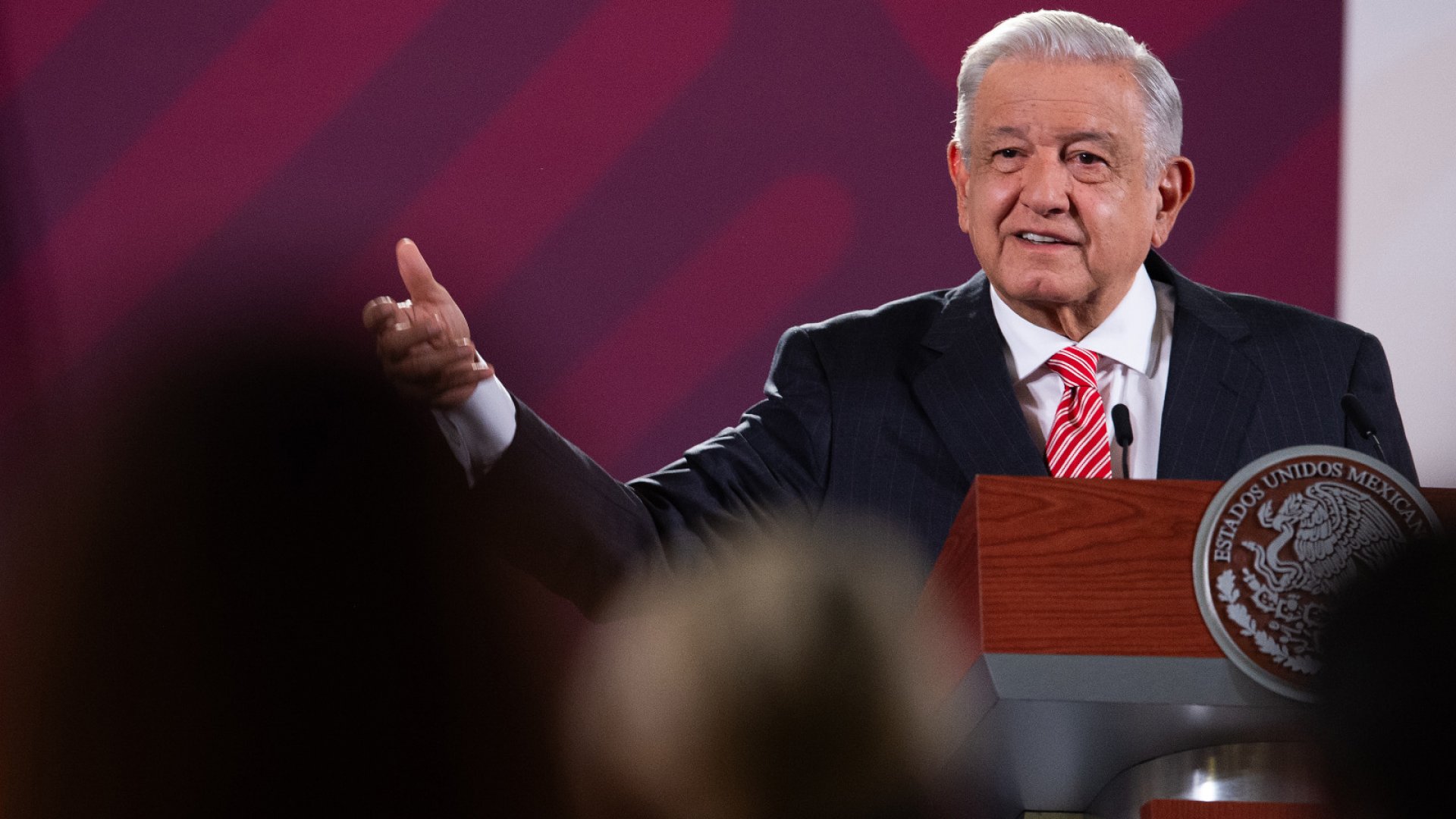 AMLO celebra llamado de Elon Musk a crear una nueva política migratoria