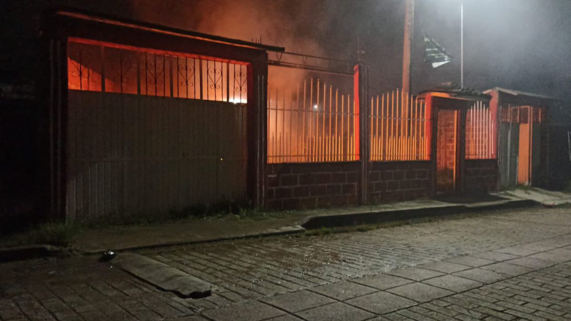 Queman pobladores más de 30 casas en Altamirano, Chiapas