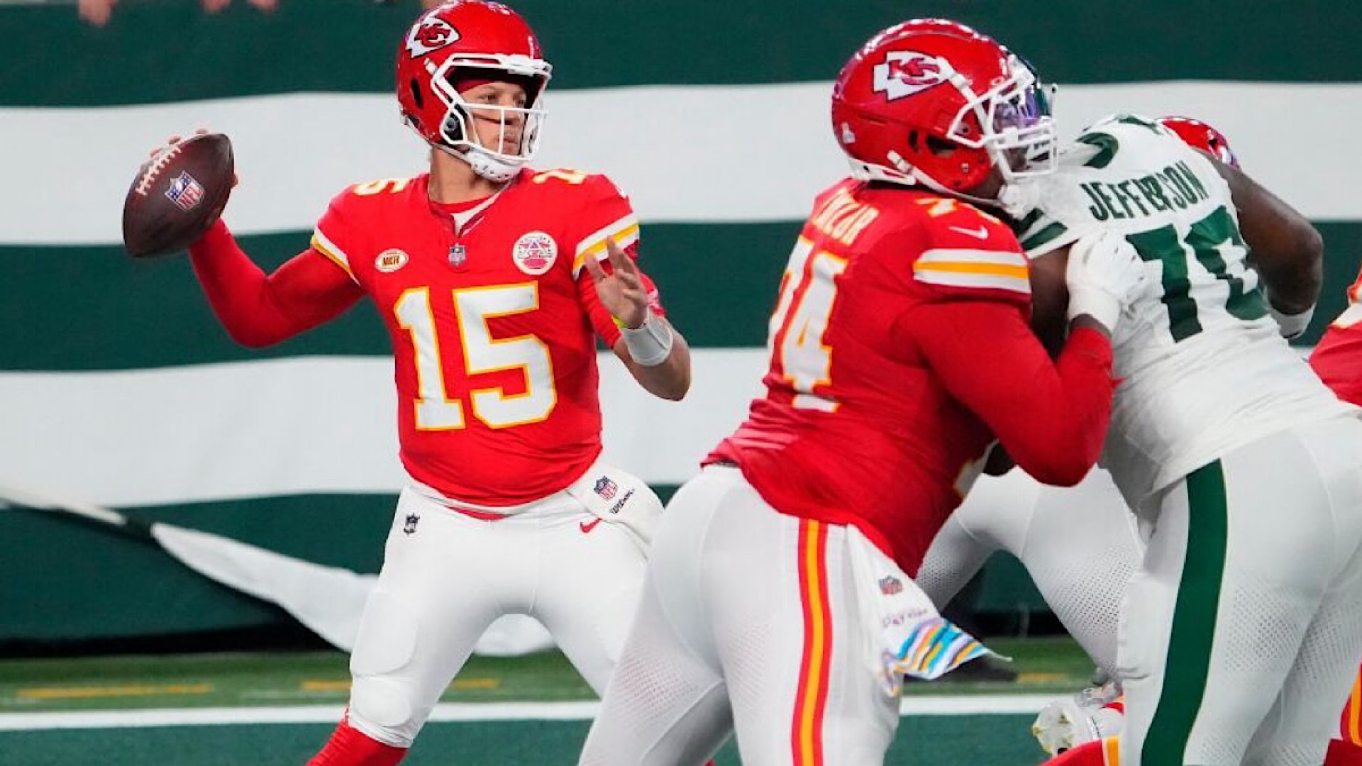 ¡Histórico! Mahomes rompe récord impuesto por Dan Marino
