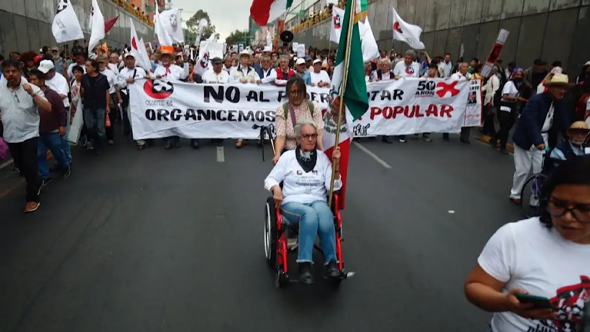 Toman las calles a 55 años de la masacre de Tlatelolco
