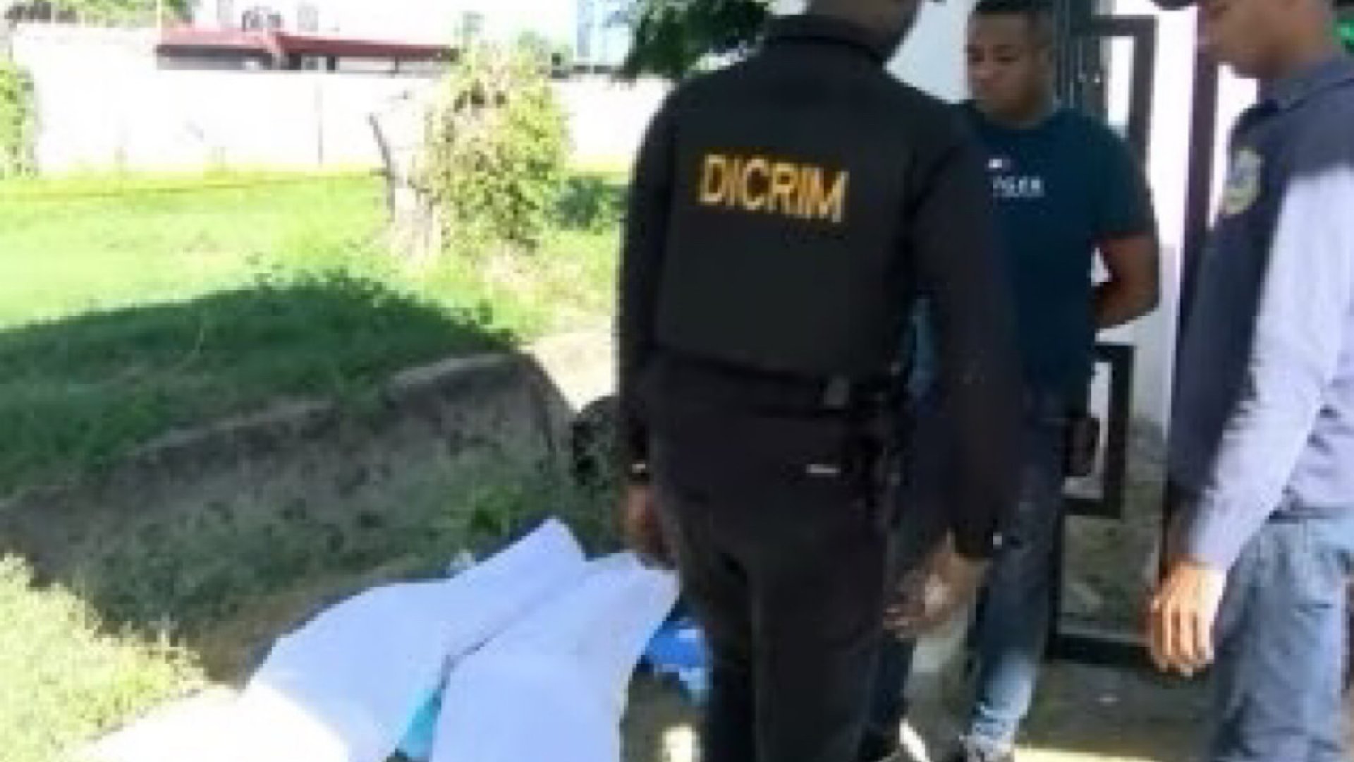 Hallan seis cuerpos de recién nacidos a la entrada de cementerio, en RP