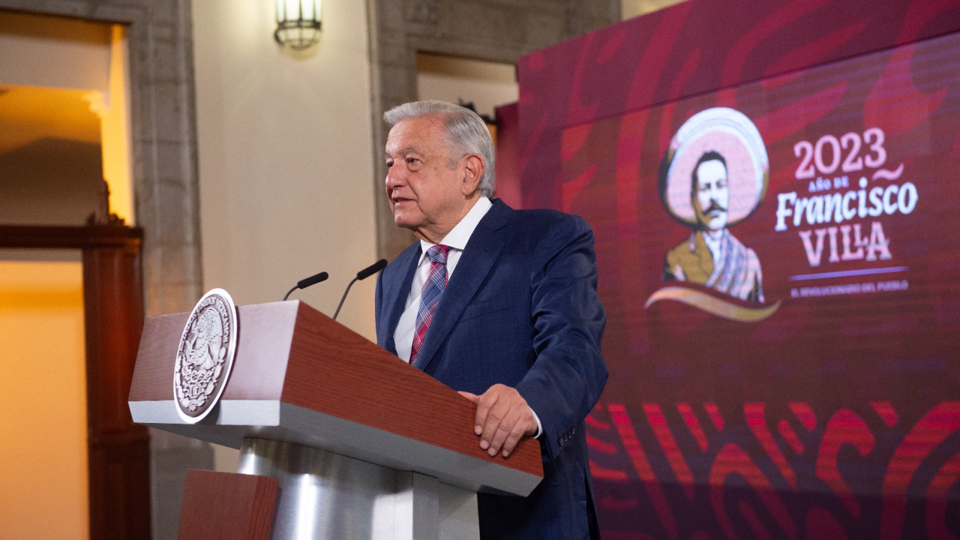 AMLO celebra fallo de SCJN sobre libros de texto gratuito