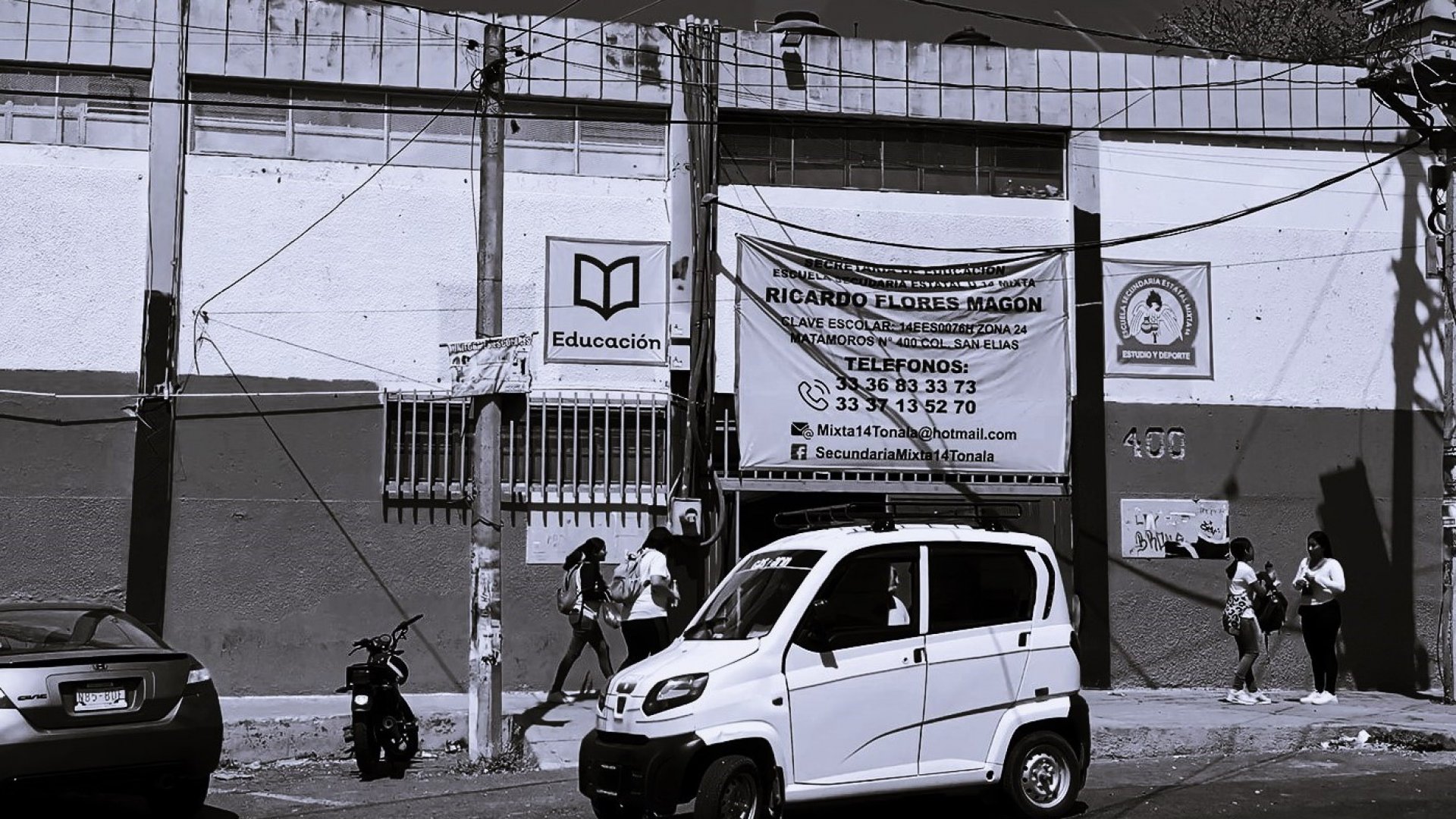 Entra a secundaria con arma y dispara en Tonalá, Jalisco