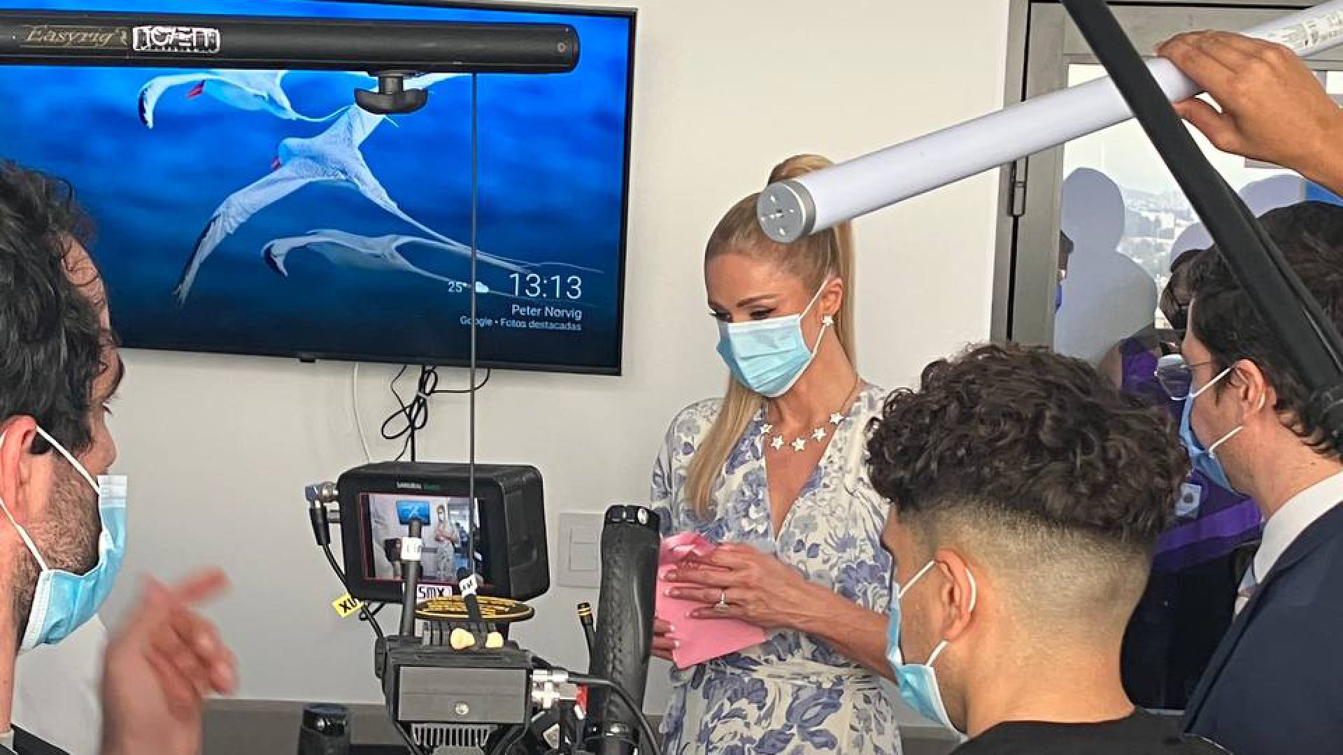 Paris Hilton visita a niños con cáncer en Guadalajara