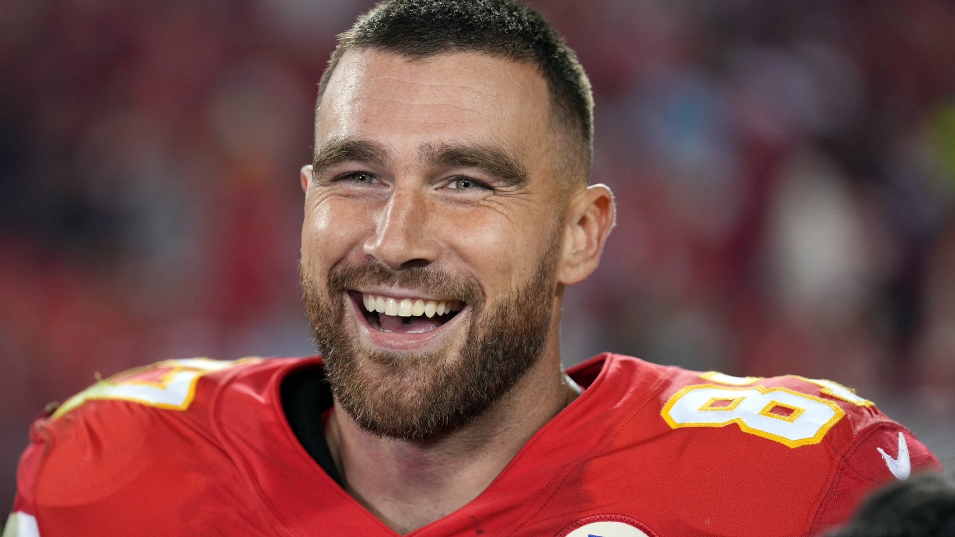 Celebra Travis Kelce cumpleaños entre amigos… sin Taylor Swift