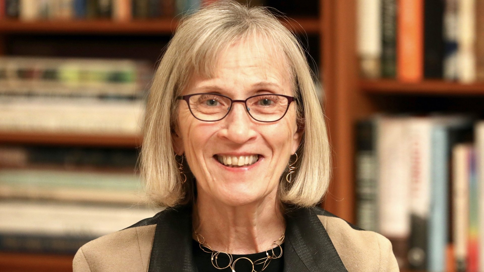 Gana Nobel de Economía Claudia Goldin por estudios en brecha de genero laboral