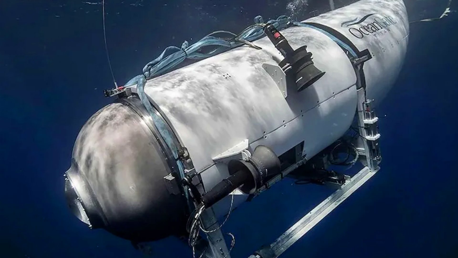 Hallan posibles restos humanos y escombros del submarino Titán que exploraría al Titanic