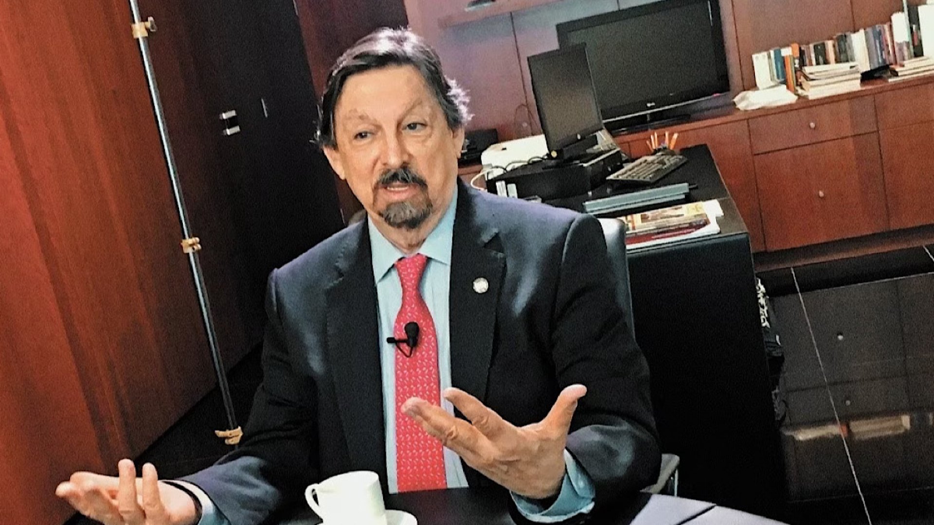 Senado elimina exigencia de antecedentes no penales