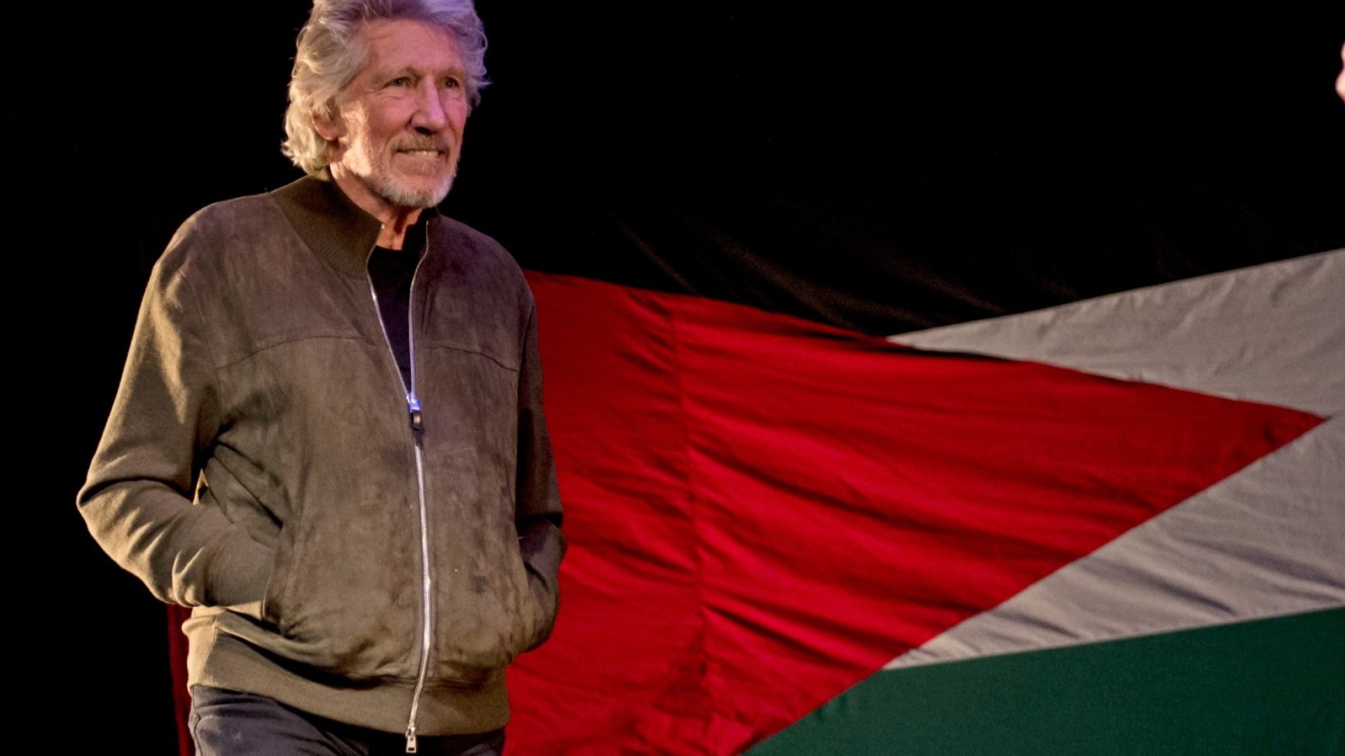 Insulta Roger Waters a fans que abandonaron su show