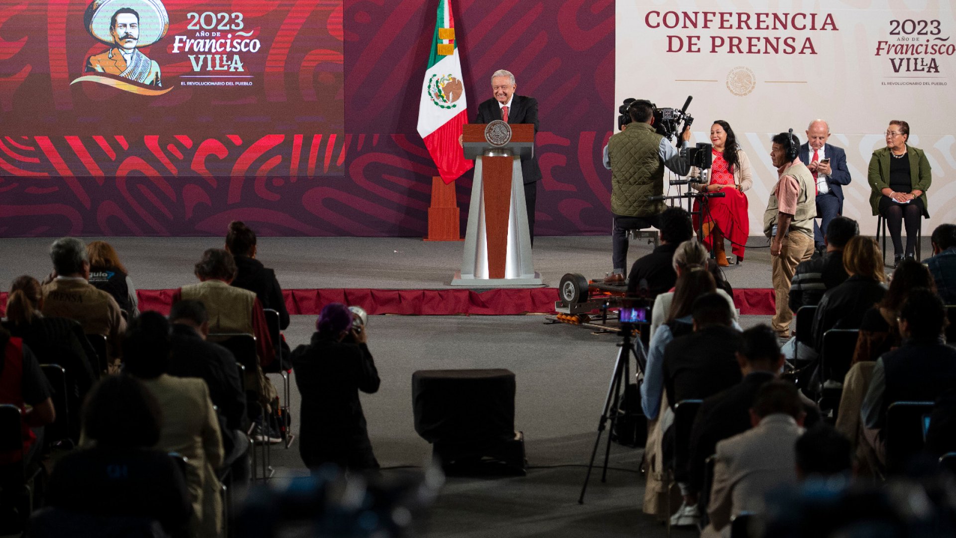 AMLO defiende a Sedena y acusa infiltración de conservadores en Mecanismo de Esclarecimiento Histórico