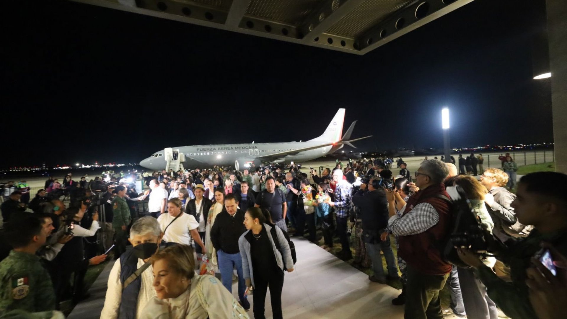 AMLO anuncia puente aéreo Israel-Europa para repatriar a 764 connacionales