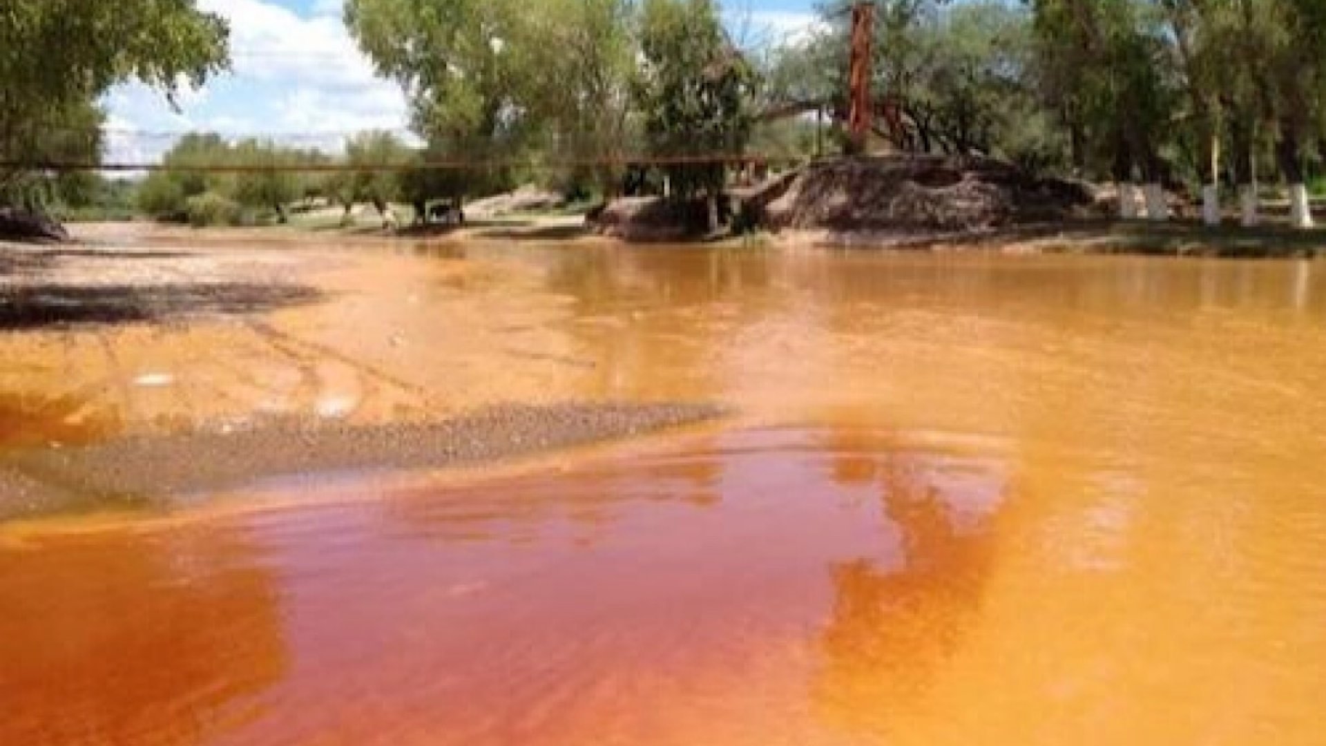 Gobierno denuncia penalmente a Grupo México por derrame en Río Sonora