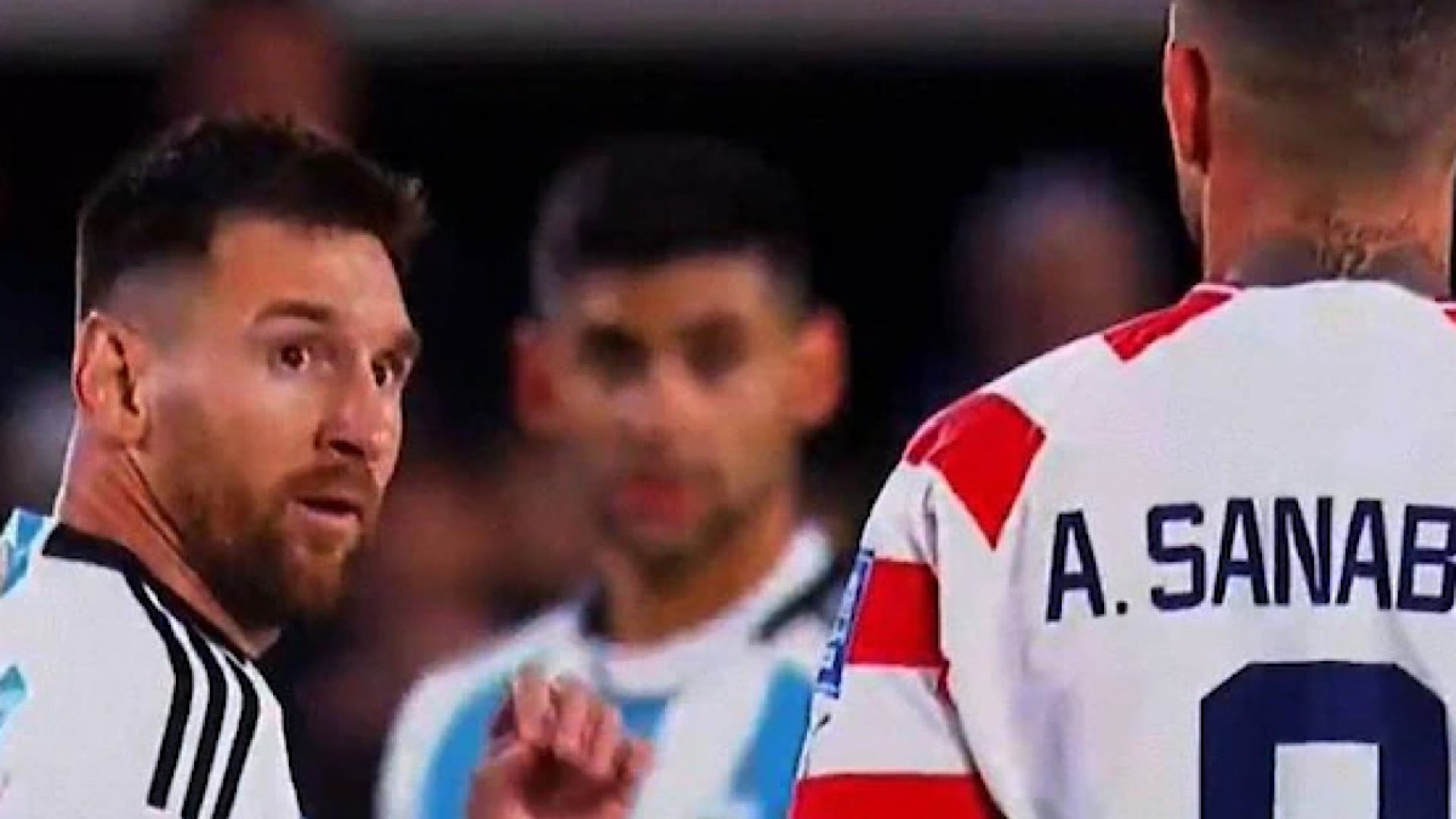 ¡Con Messi no! Escupitajo a Lionel desata indignación en Eliminatorias