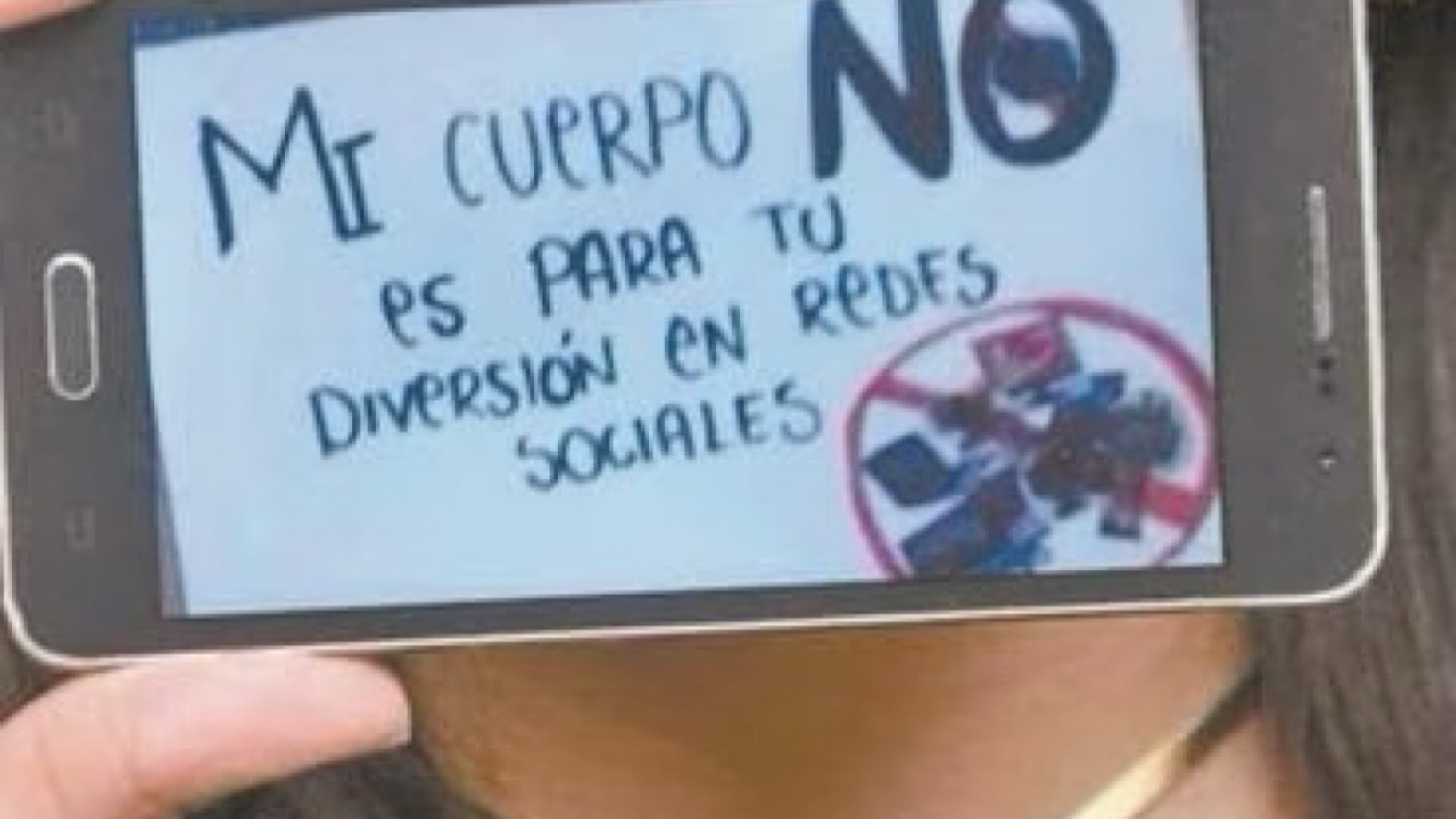 Alumnas del IPN denuncian a compañero por tomarles fotos, editarlas con IA para que aparezcan desnudas y venderlas
