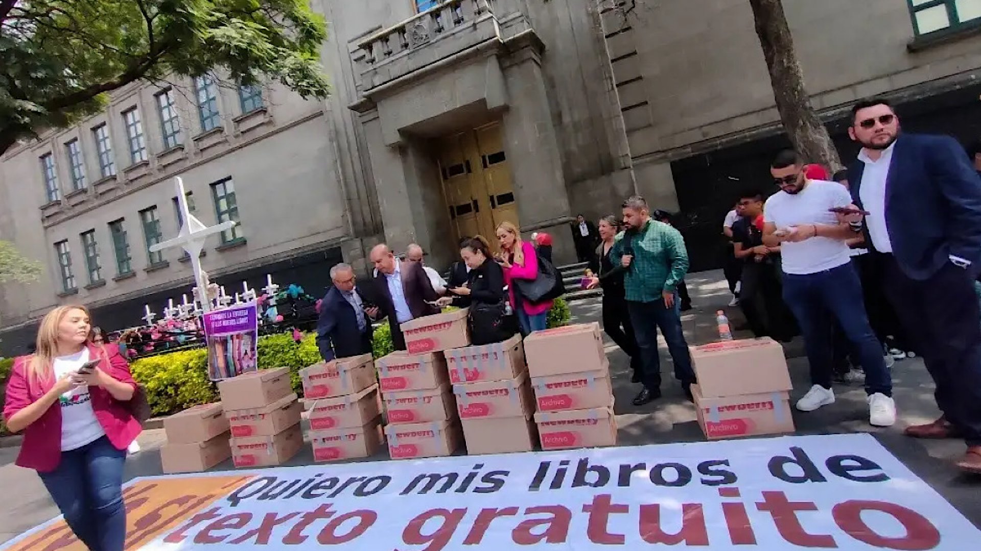 Más de 3 mil escuelas en paro por amparos contra libros de texto en Chihuahua