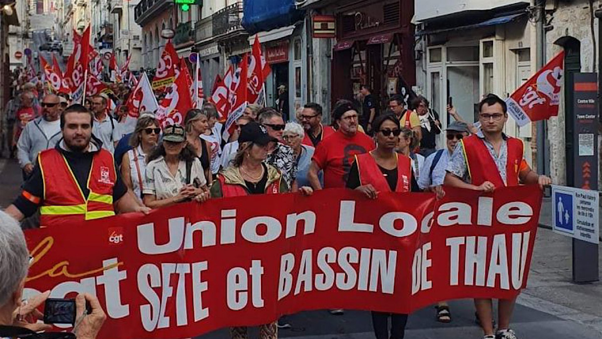 Miles de personas protestan por mejoras salariales en Francia