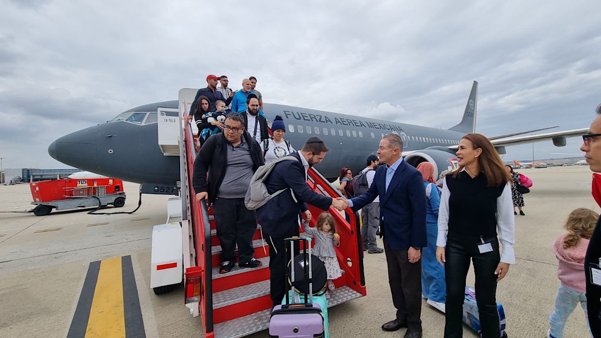 158 mexicanos logran salir de Israel a Madrid a través de puente aéreo