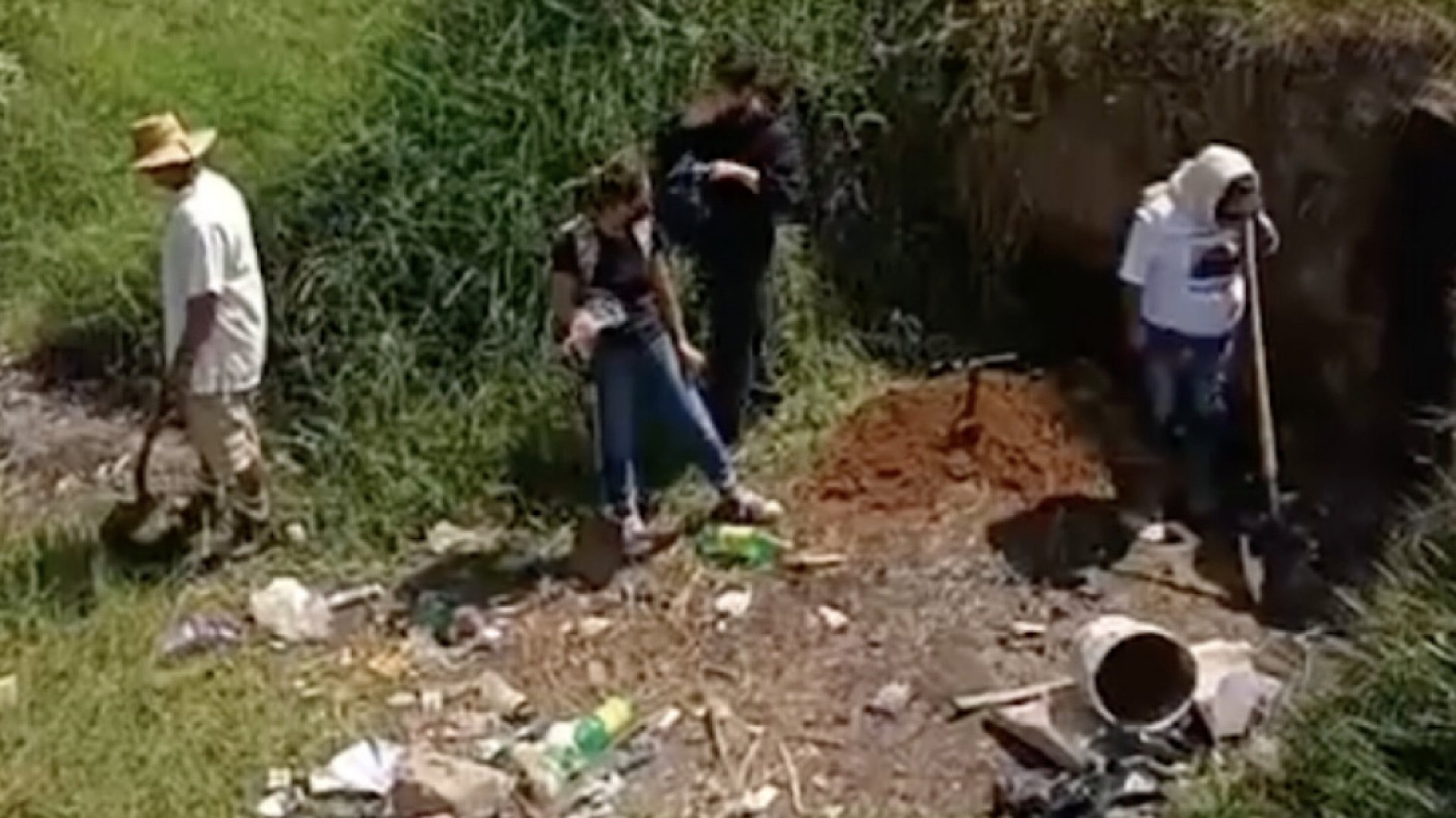 Colectivo de madres buscadoras descubren horno crematorio con restos humanos en Jalisco