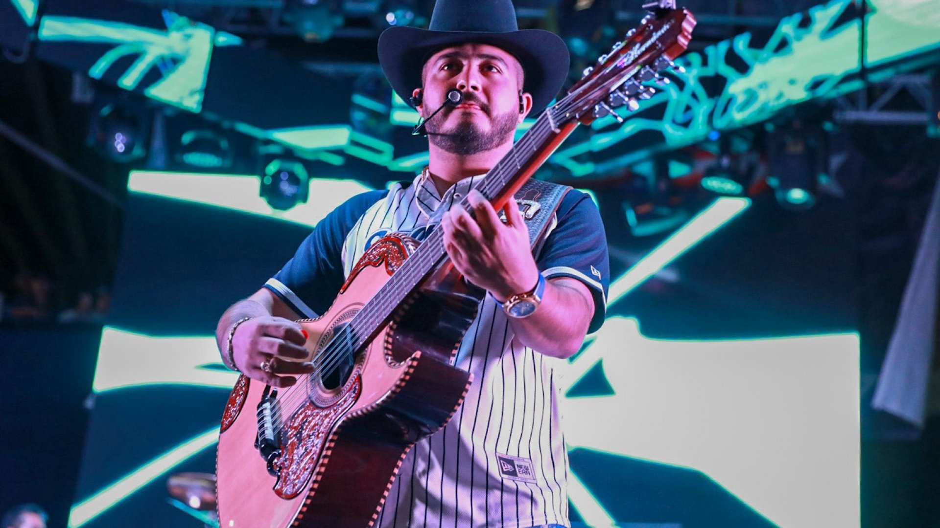 Arman Sultanes fiesta con su gente al vencer a Mexicali