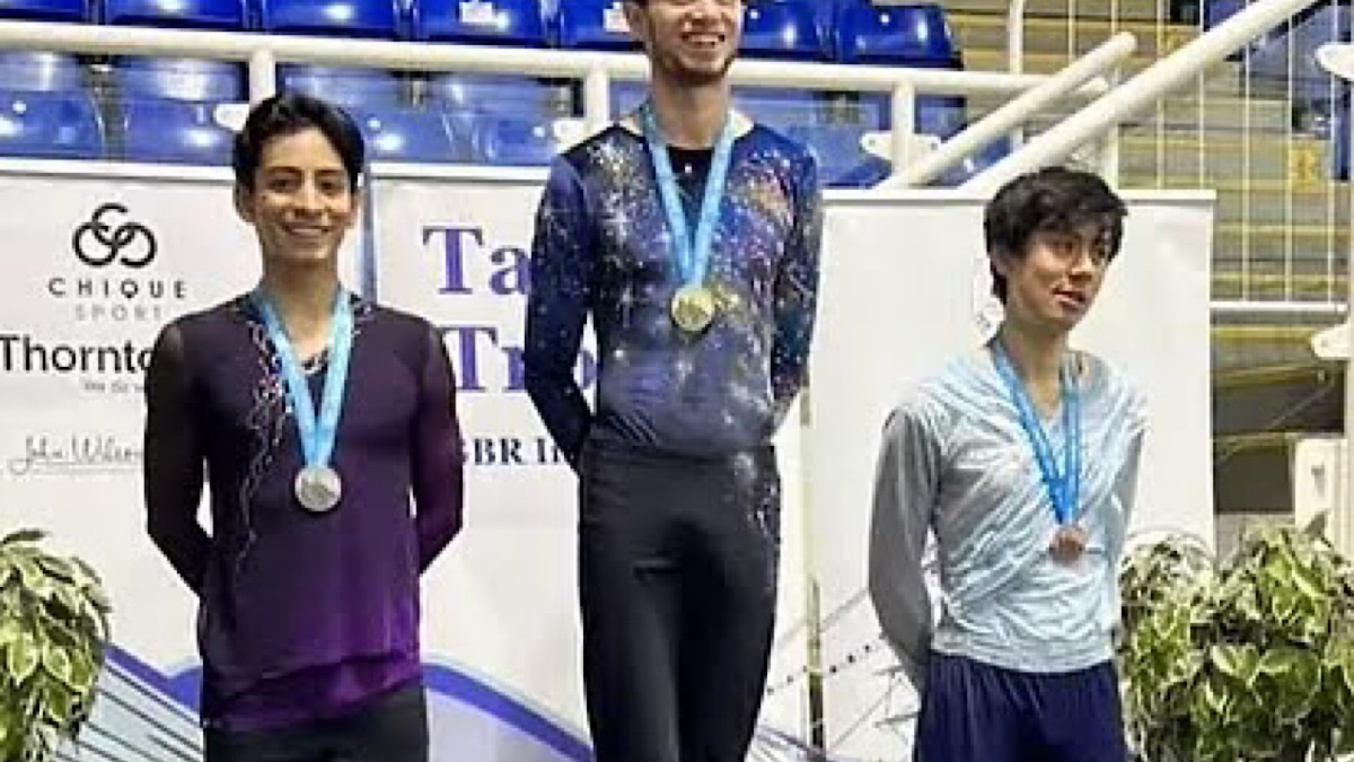 Donovan Carrillo gana medalla de plata en torneo internacional con patines prestados 