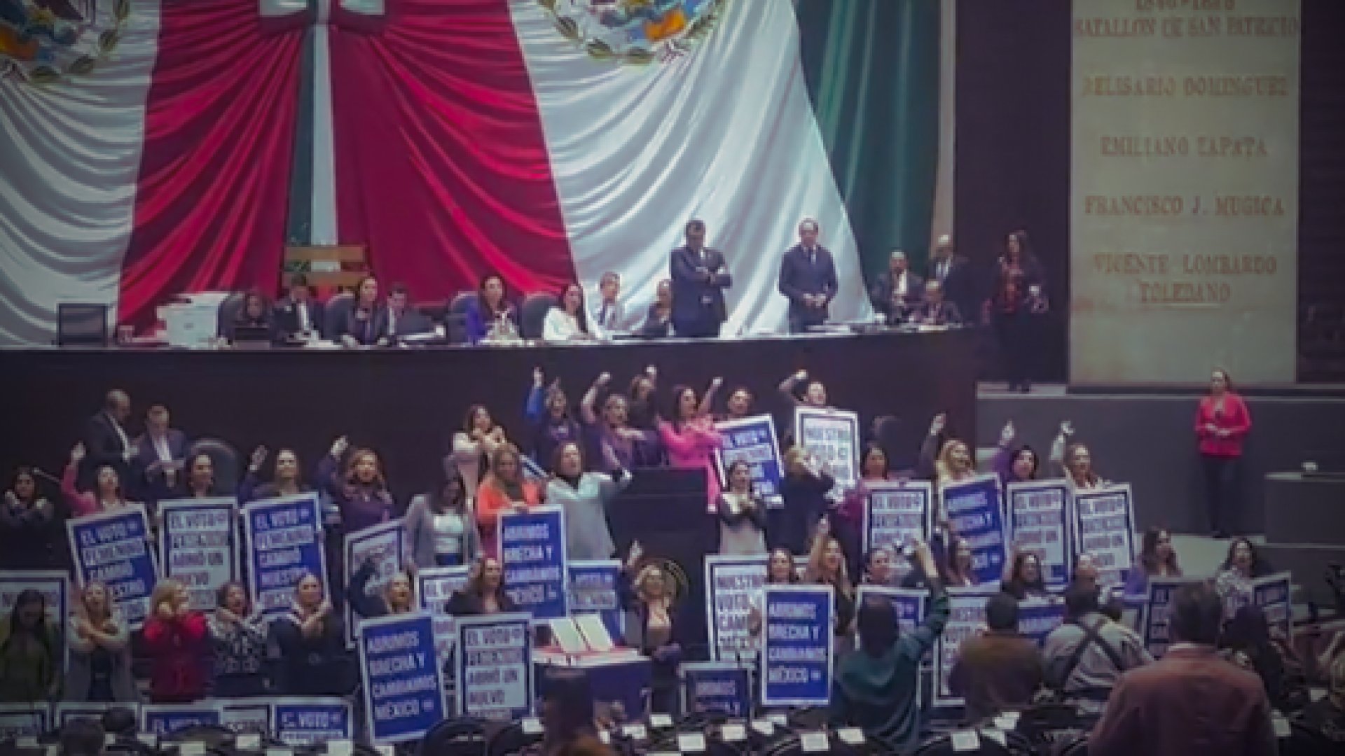 Guerra de porras para Claudia Sheinbaum y Xóchitl Gálvez, desde la Cámara de Diputados