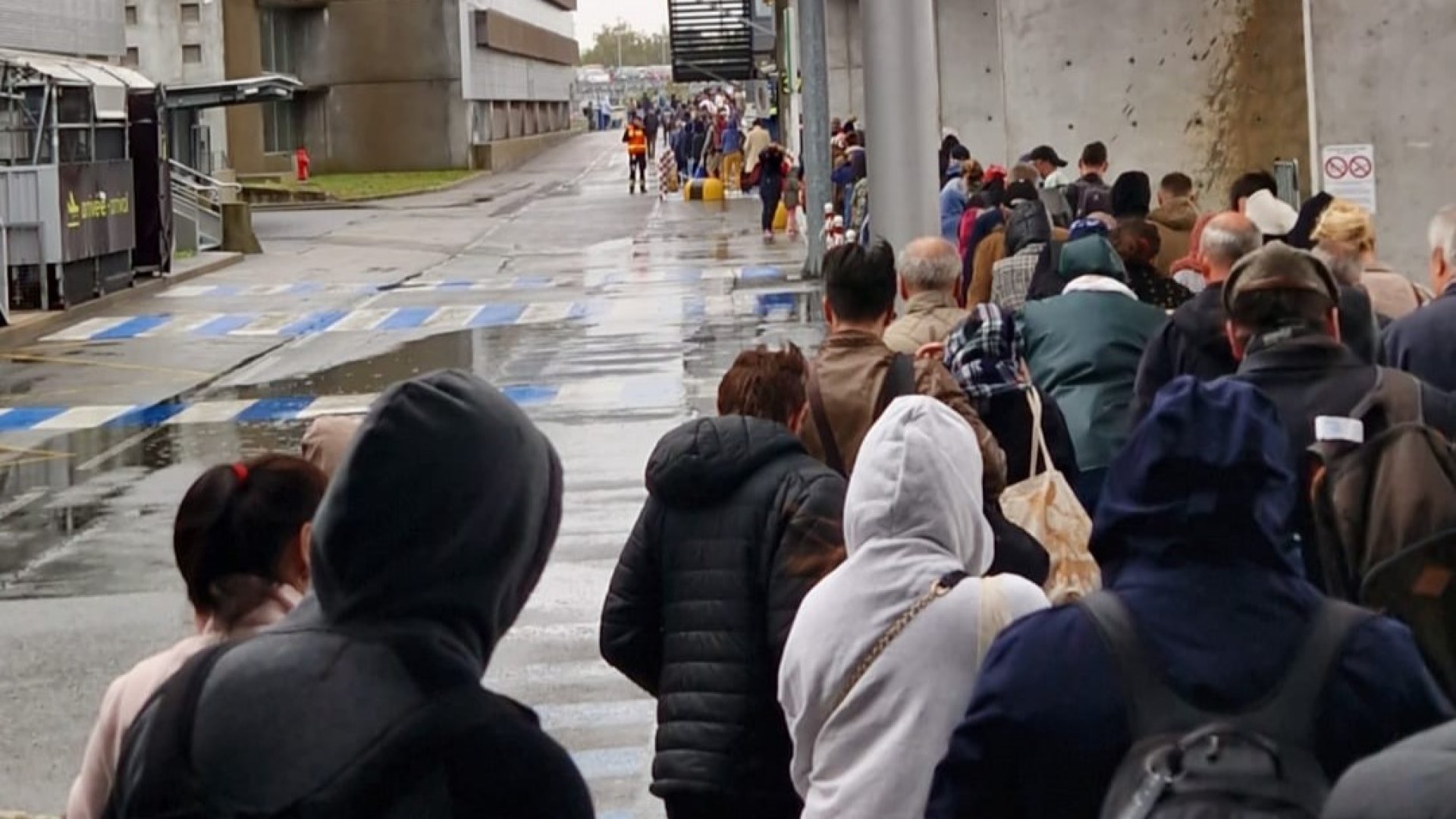 Evacuan ocho aeropuertos en Francia ante amenaza de bomba