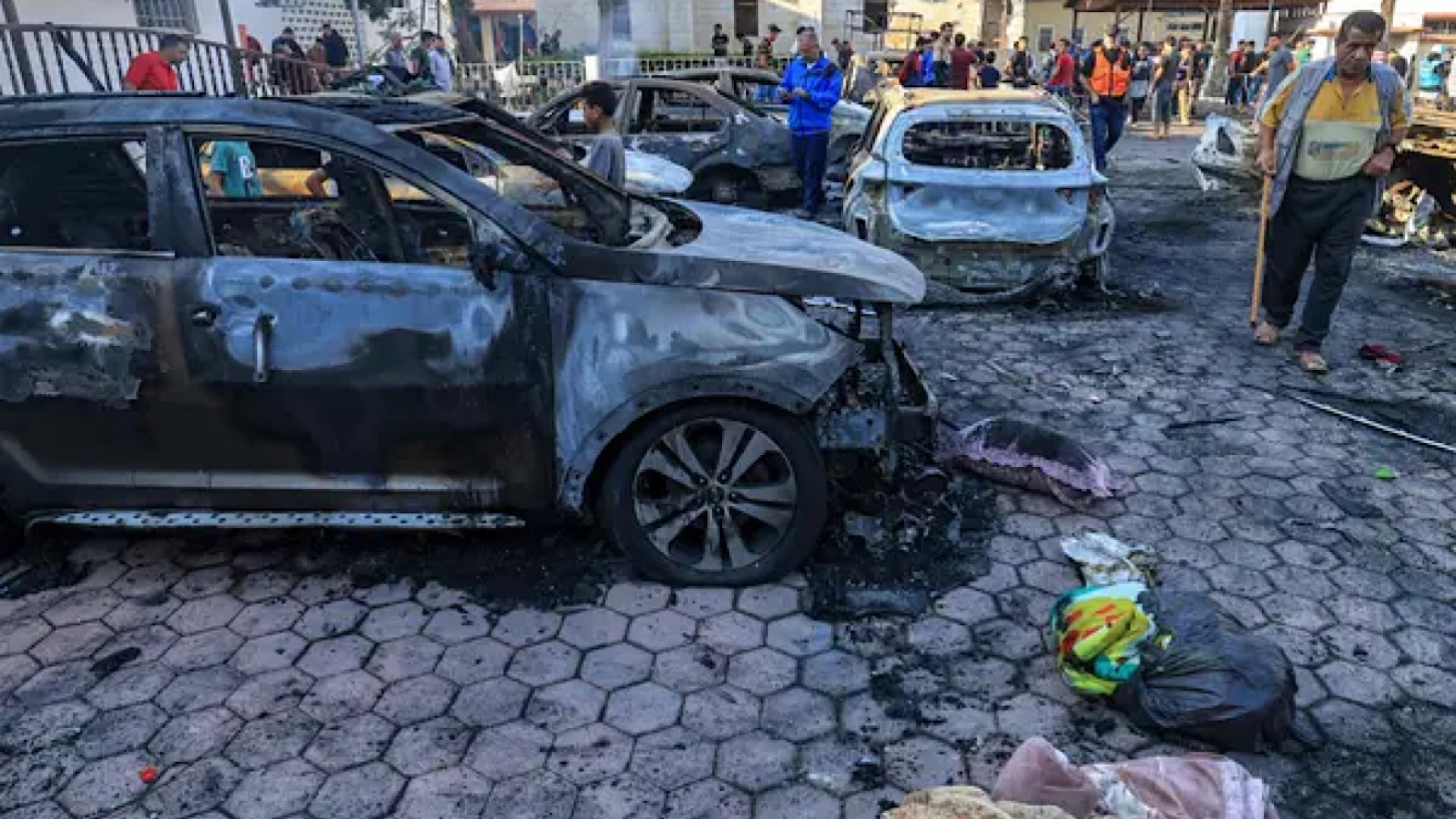 Las secuelas de la explosión en un hospital de Gaza