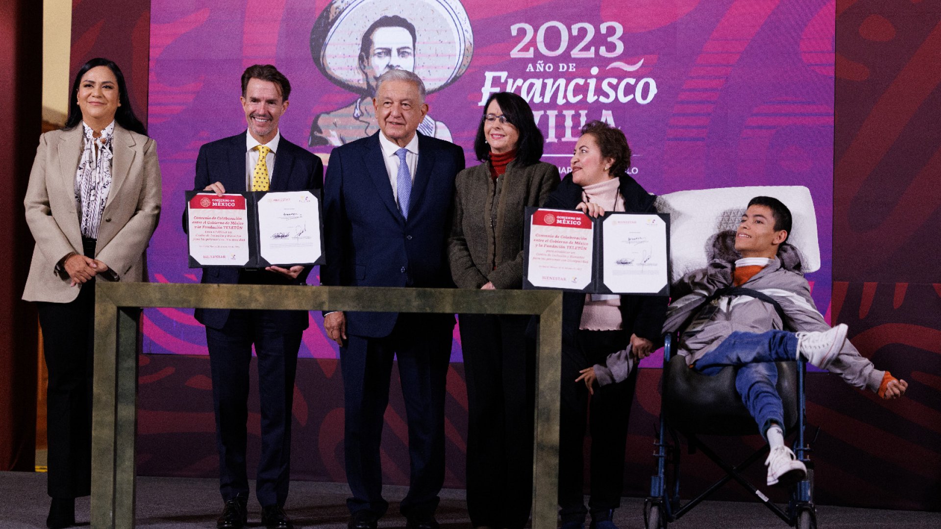 Gobierno de AMLO establece centro para personas con discapacidad de la mano de Teletón 