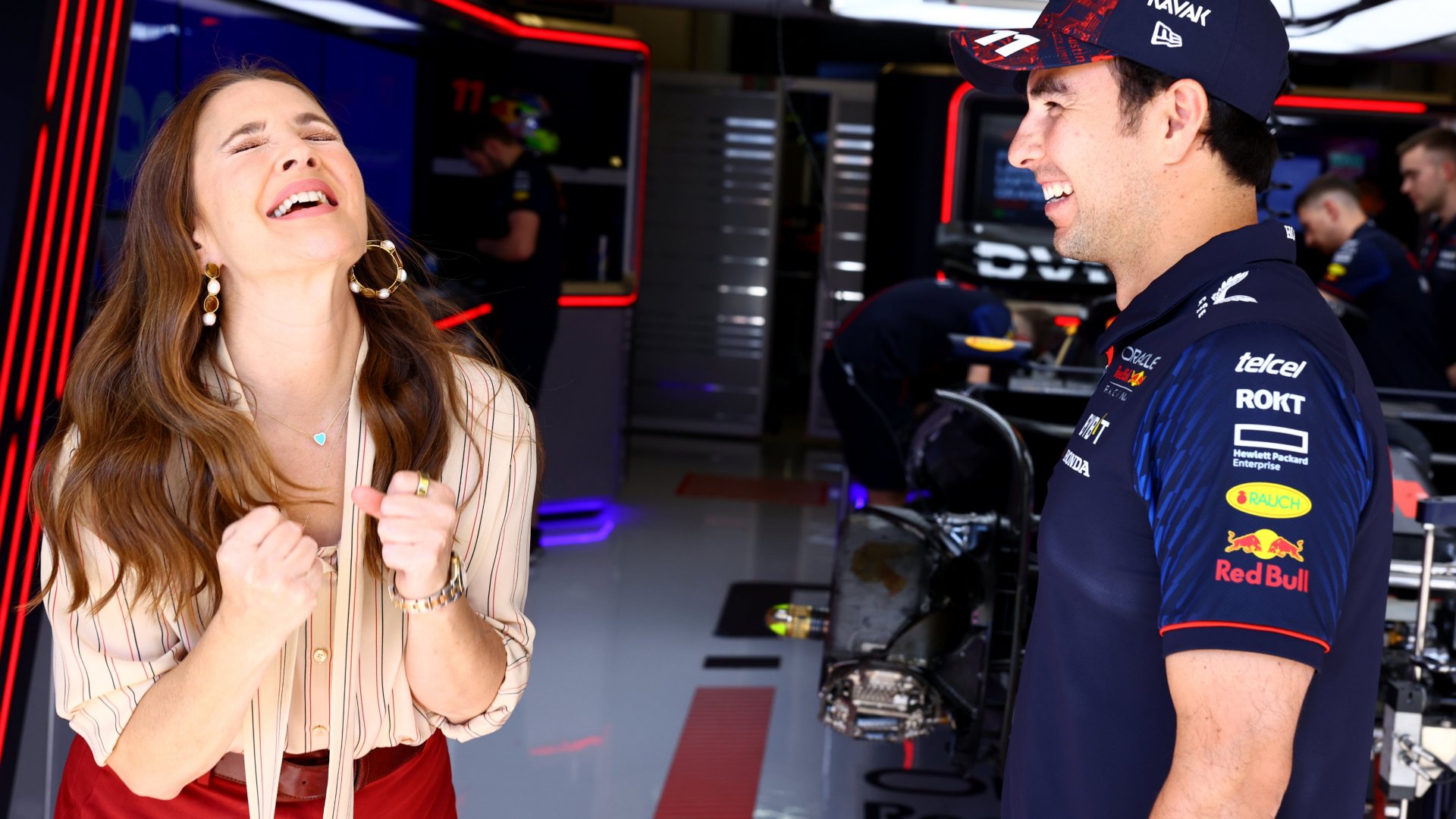 Convive Drew Barrymore con Checo y gente de Red Bull para GP de EU