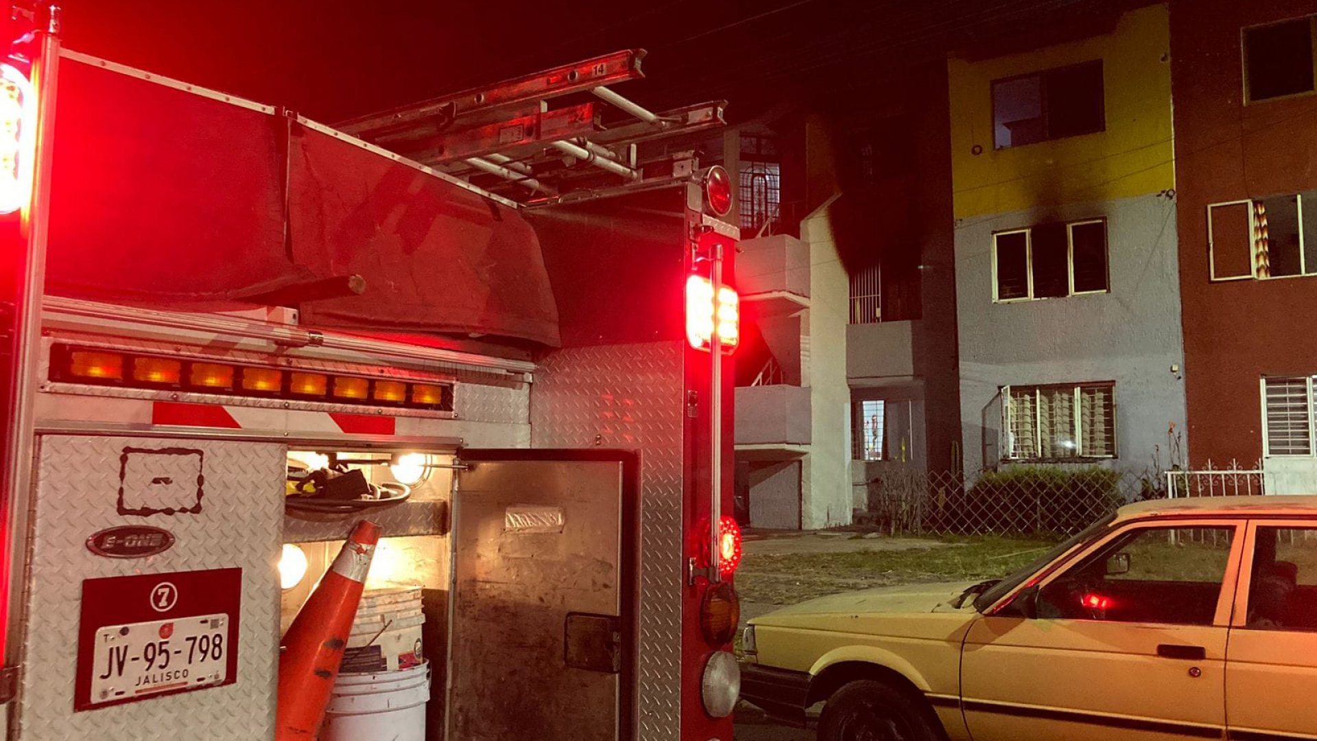 Se incendia departamento en Guadalajara