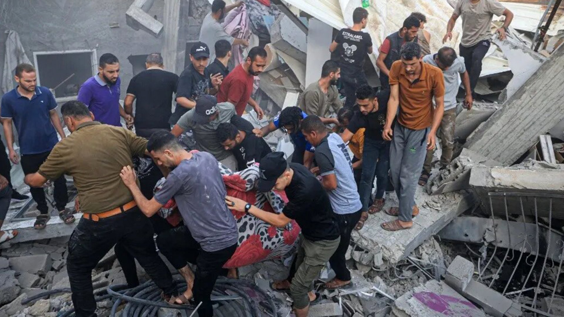 Israel bombardea una mezquita en el campo de refugiados de Yenin