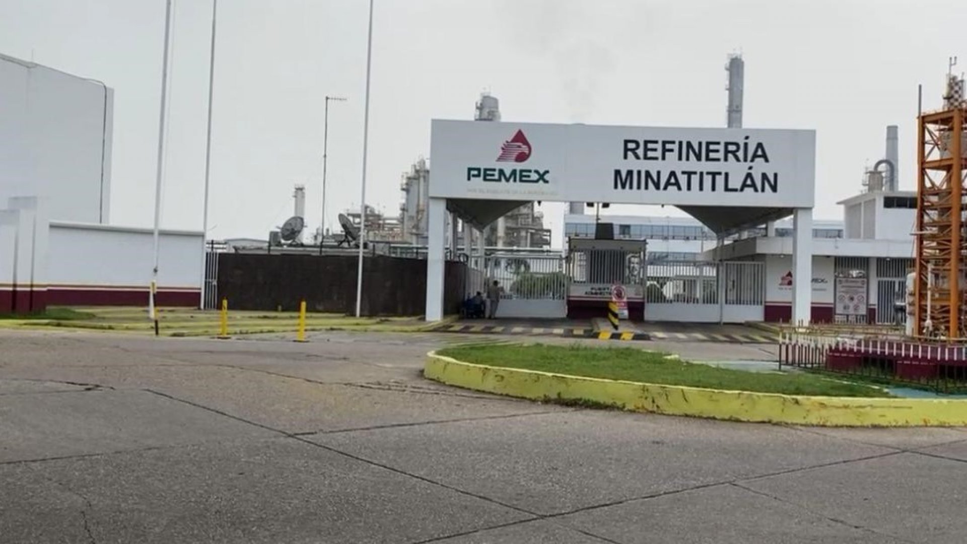 Alarma por fuga de ácido fluorhídrico en refinería Lázaro Cárdenas de Minatitlán