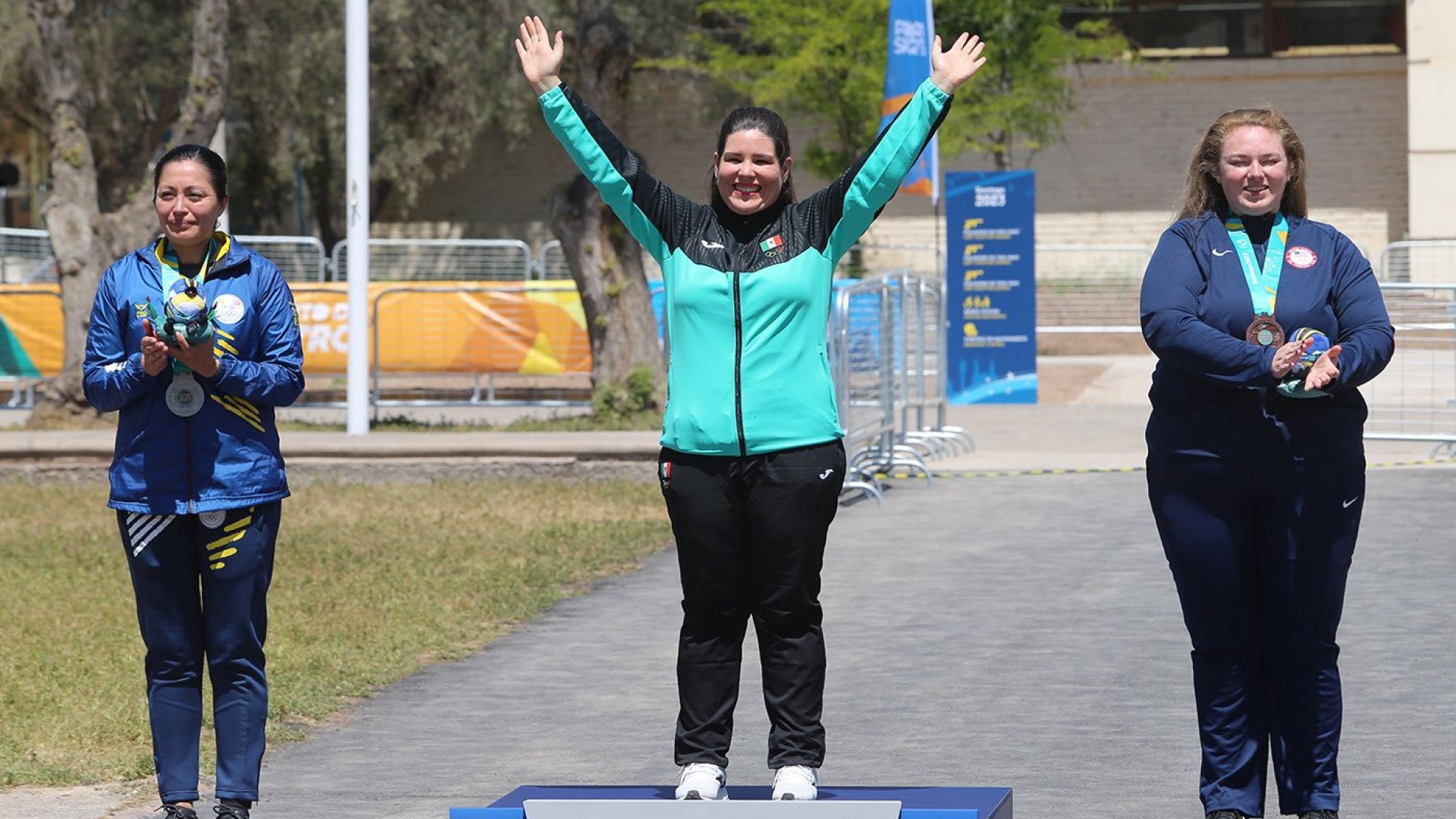 ¡Con todo! Alejandra Zavala gana oro, récord y plaza olímpica Juegos de Santiago de Chile 2023