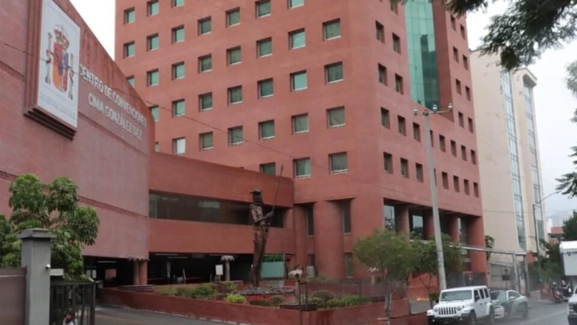 Hallan a enfermera sin vida en Hospital Español de la CDMX