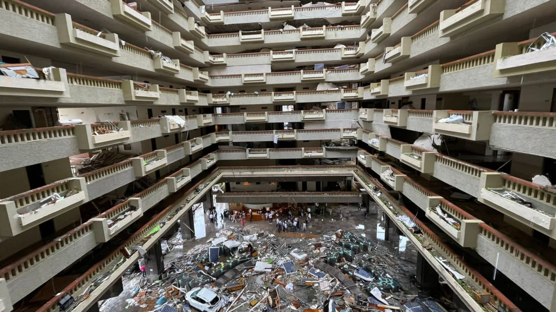Gobierno federal alista plan de apoyo a hoteleros de Acapulco y censo de damnificados
