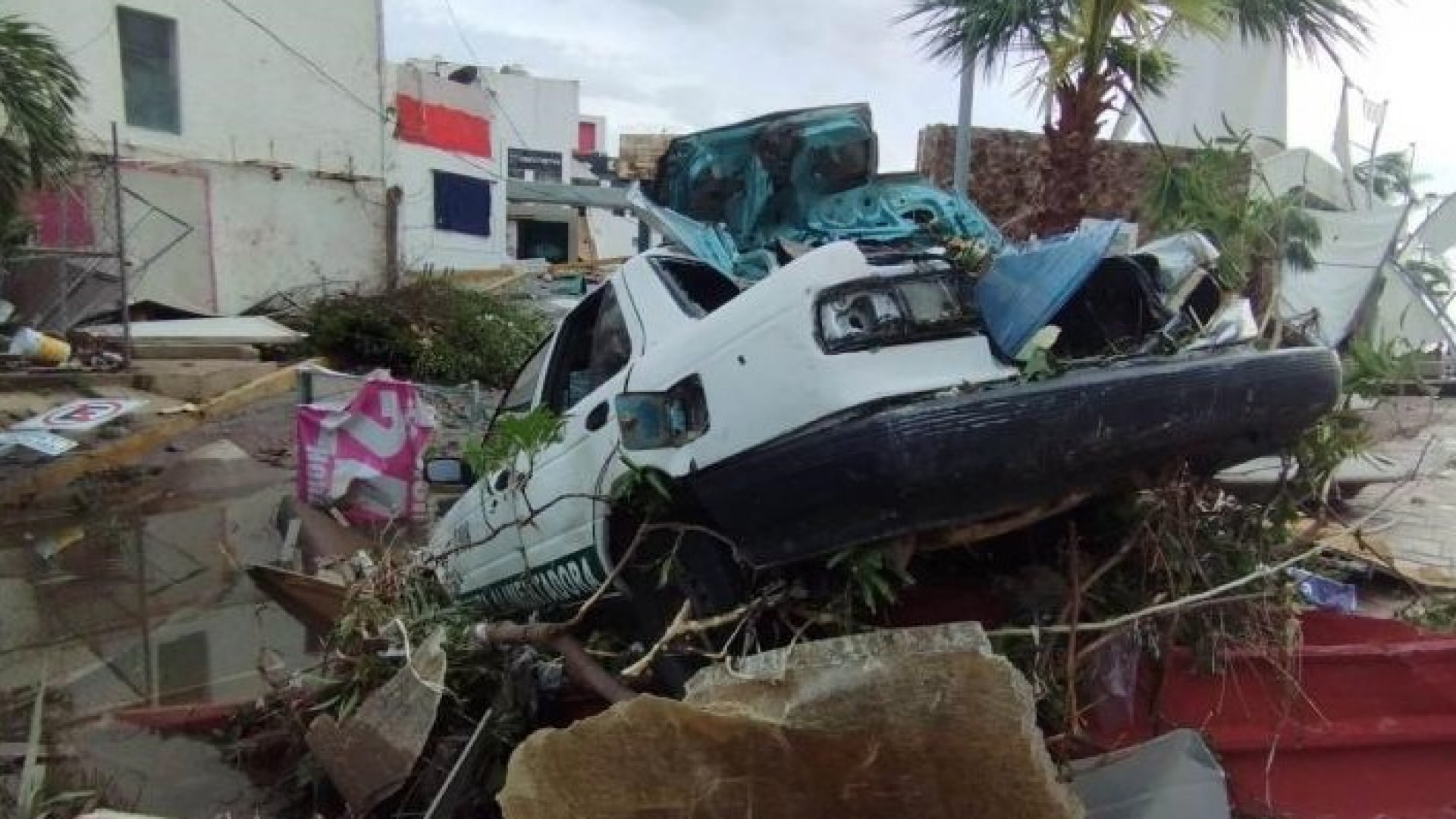 EU ofrece apoyo a México tras afectaciones por el paso de huracán Otis